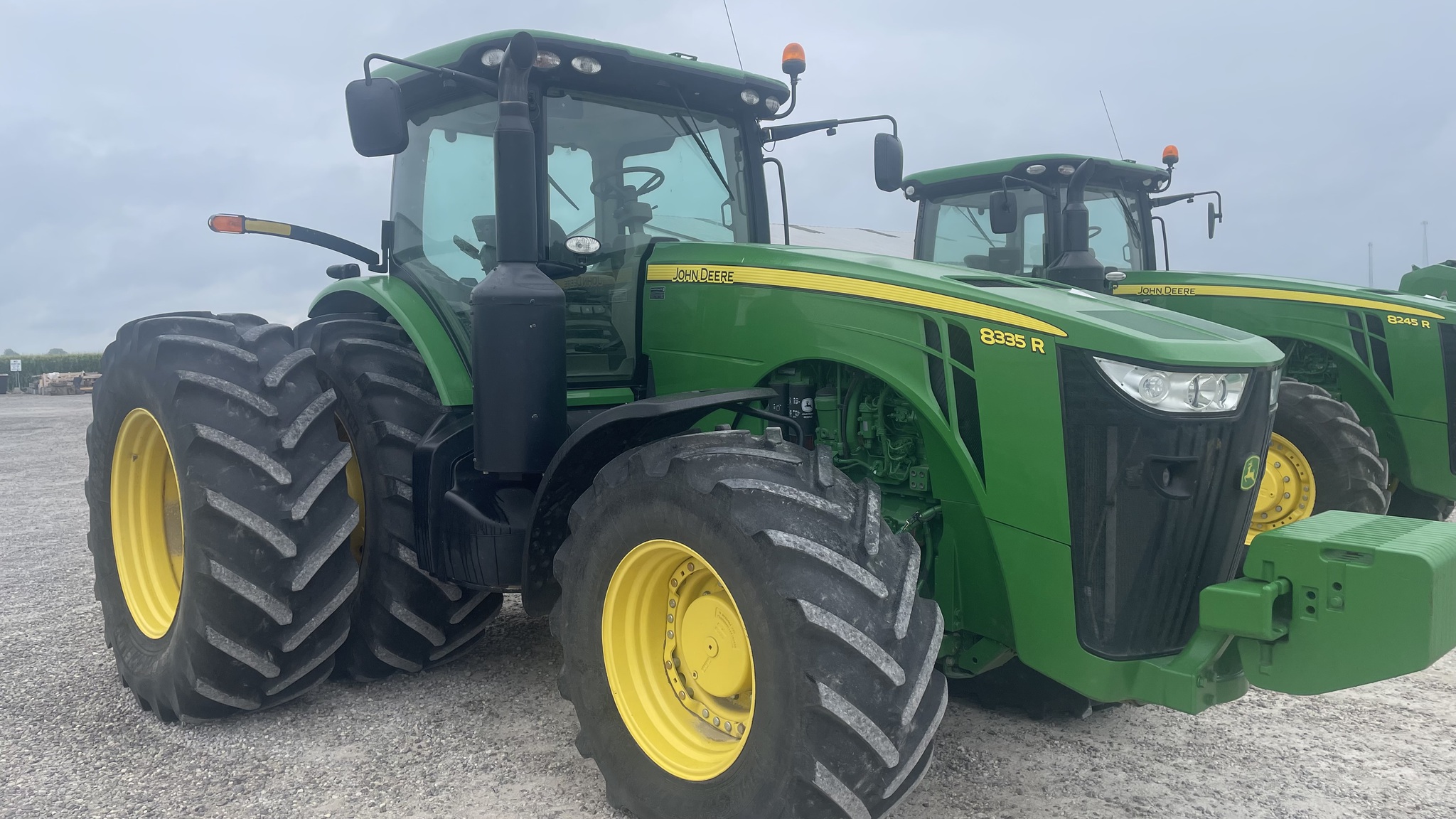 2011 John Deere 8335R Image 1