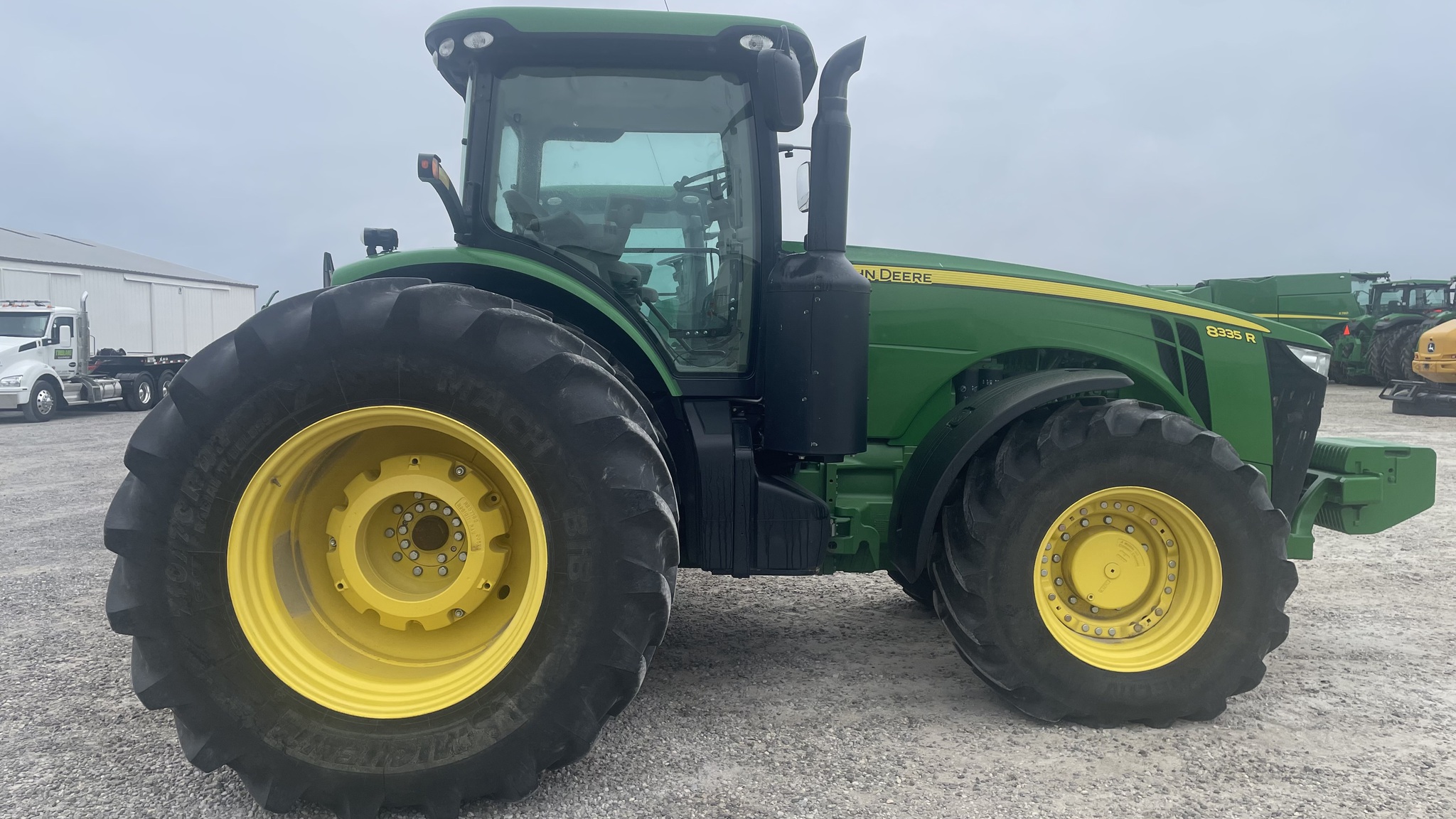 2011 John Deere 8335R Image 3