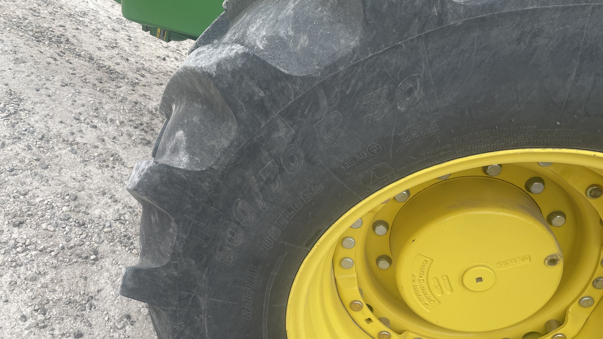 2011 John Deere 8335R Image 18
