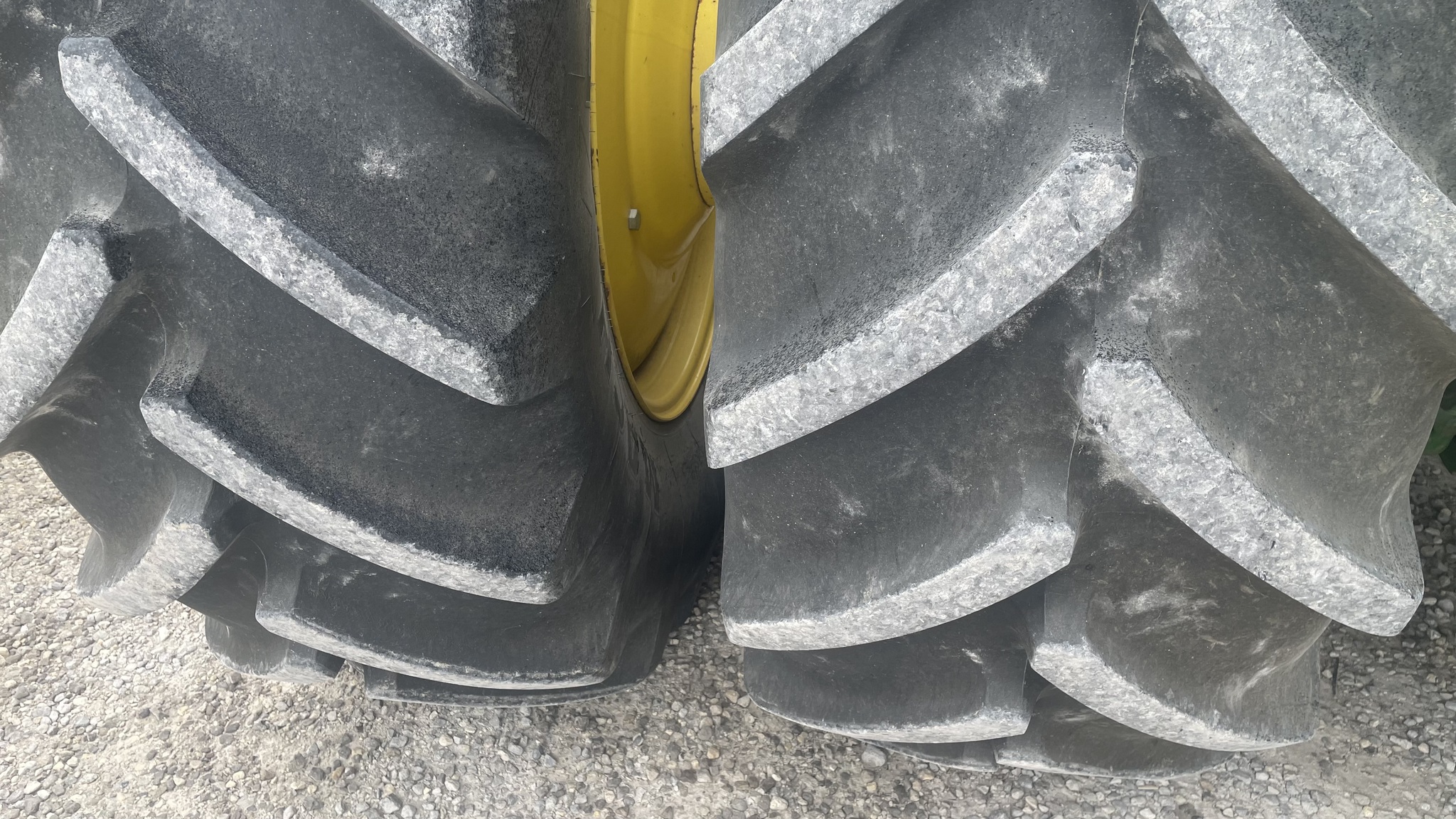 2011 John Deere 8335R Image 16