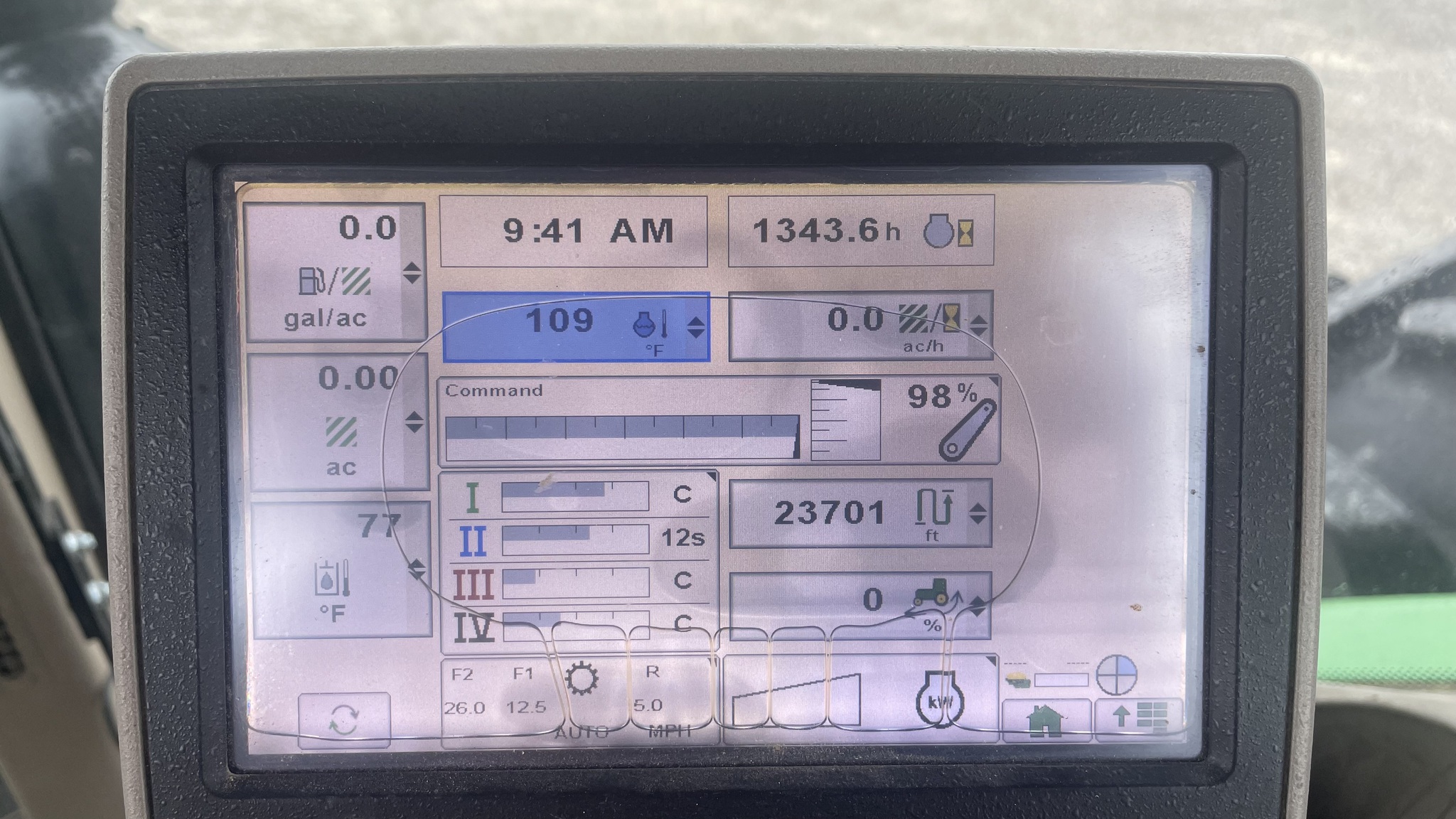 2011 John Deere 8335R Image 8