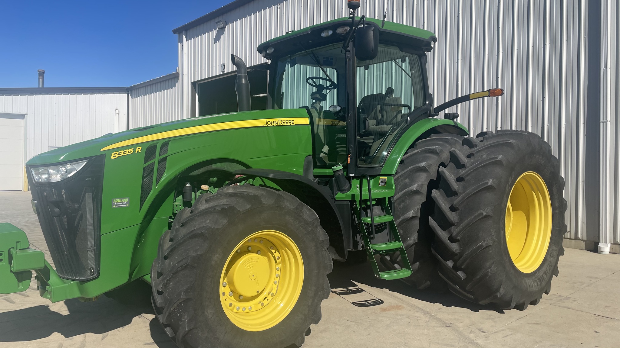 2011 John Deere 8335R Image 1