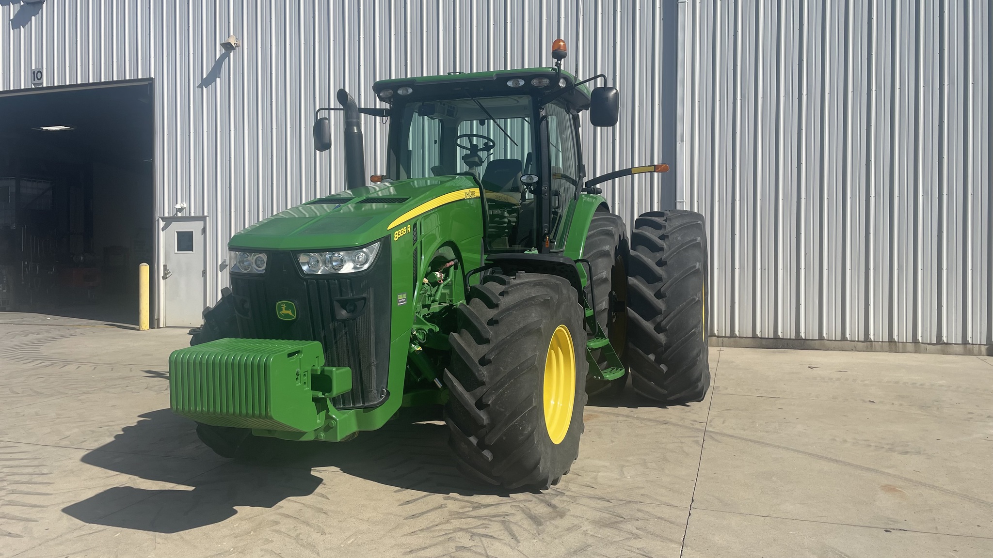 2011 John Deere 8335R Image 3