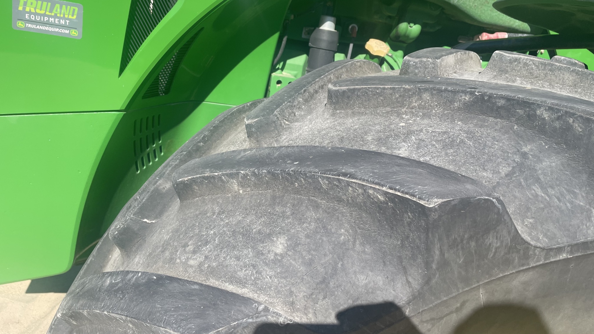 2011 John Deere 8335R Image 20