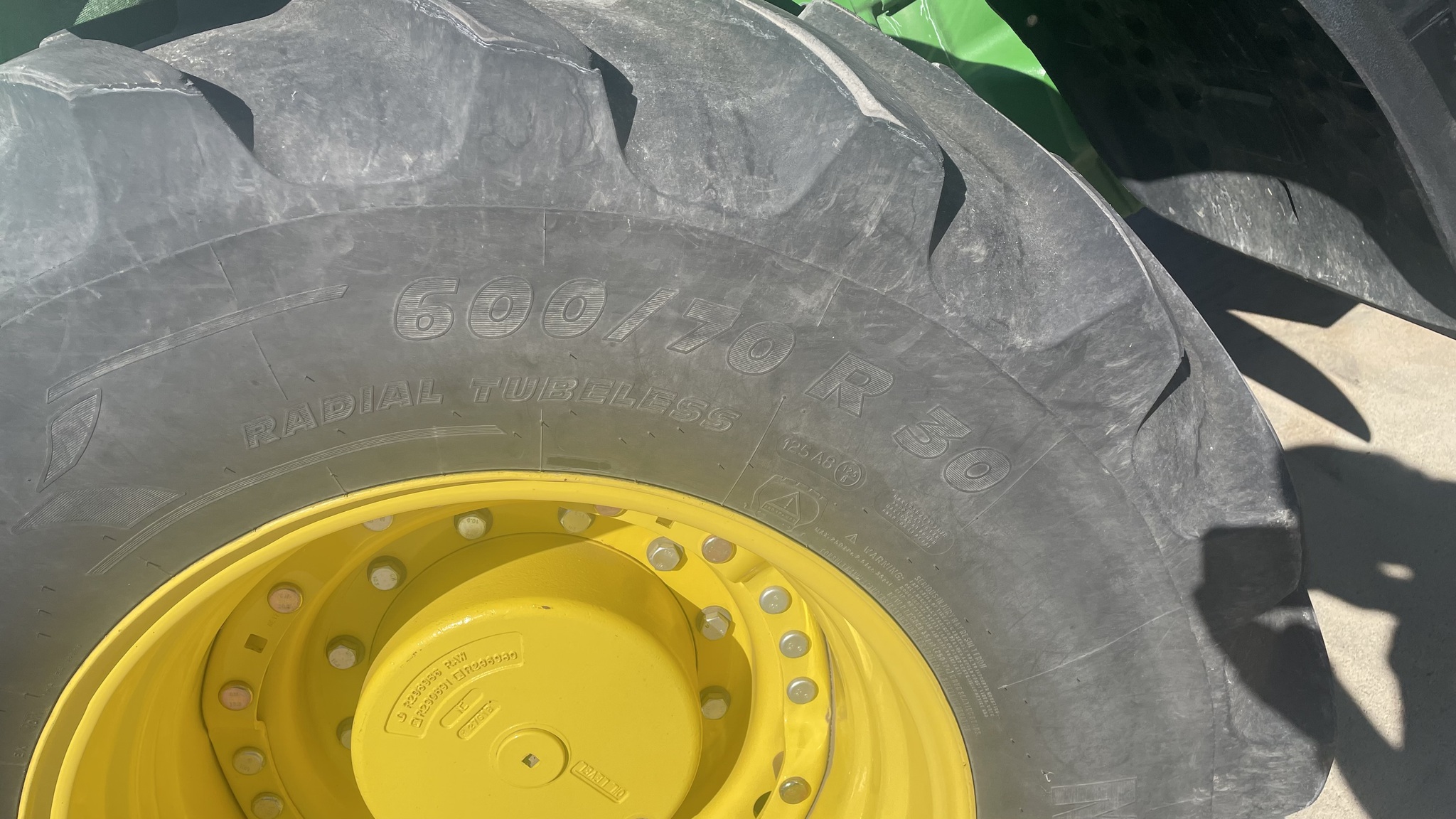 2011 John Deere 8335R Image 19