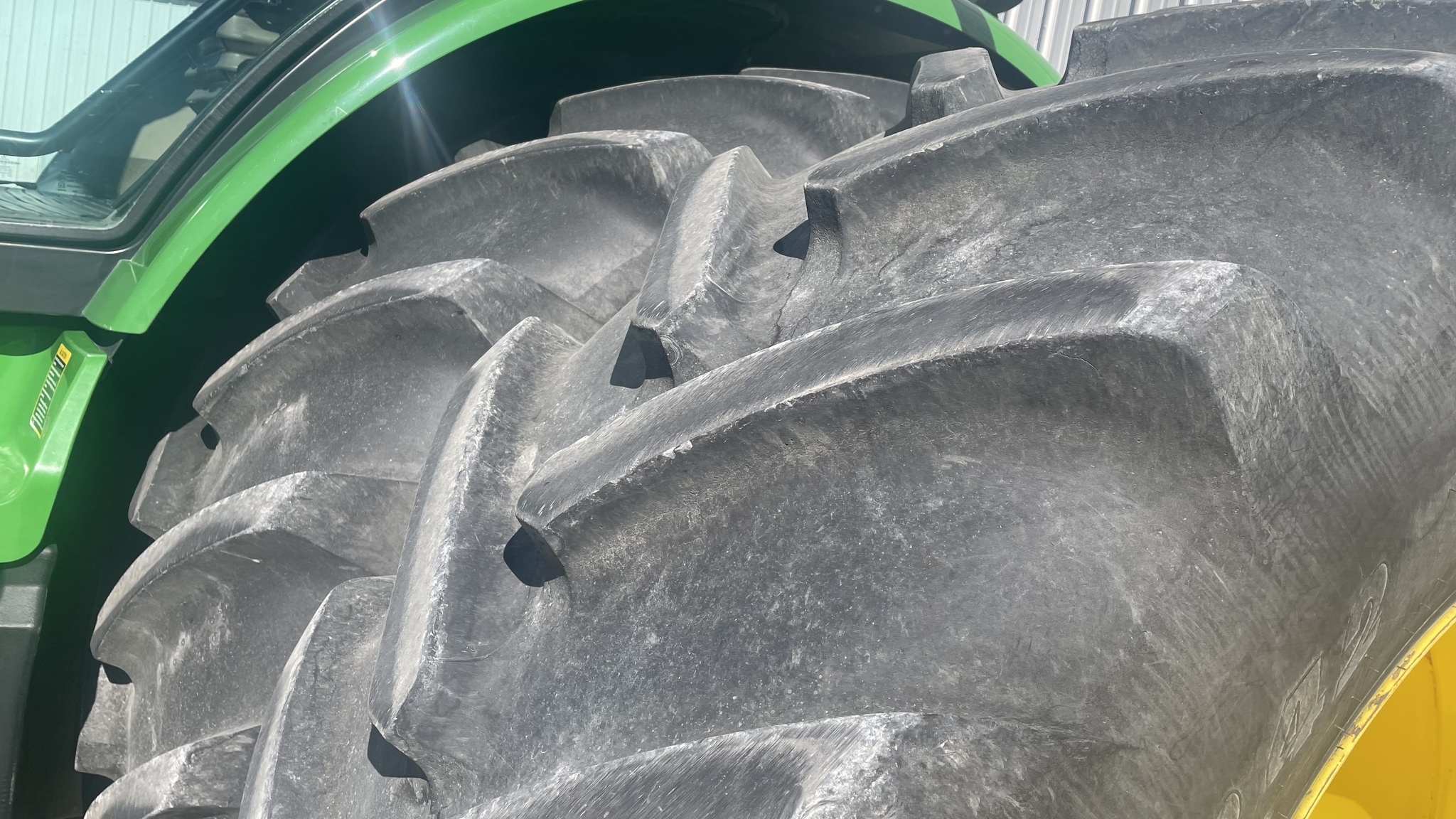 2011 John Deere 8335R Image 22