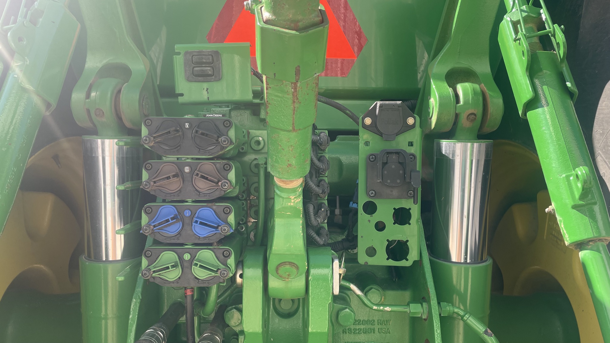 2011 John Deere 8335R Image 25