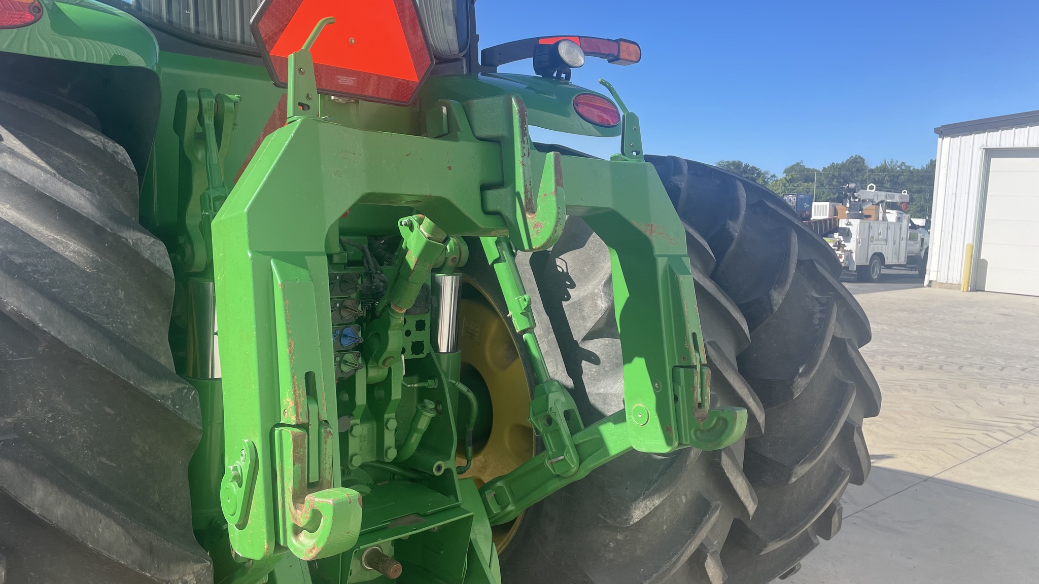 2011 John Deere 8335R Image 27