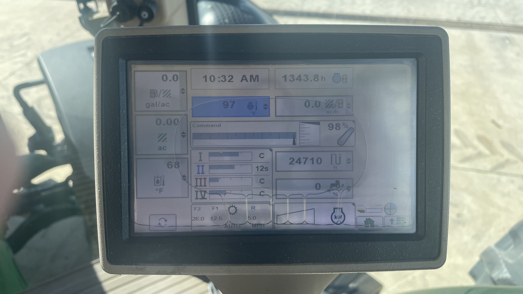 2011 John Deere 8335R Image 18