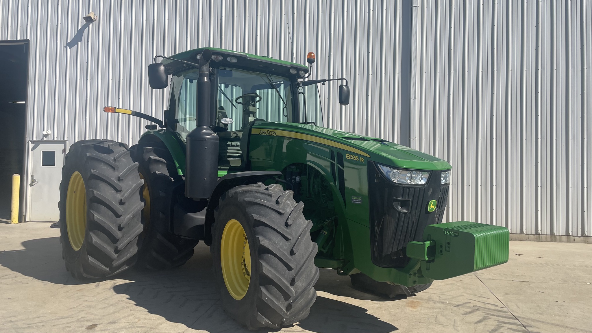 2011 John Deere 8335R Image 2
