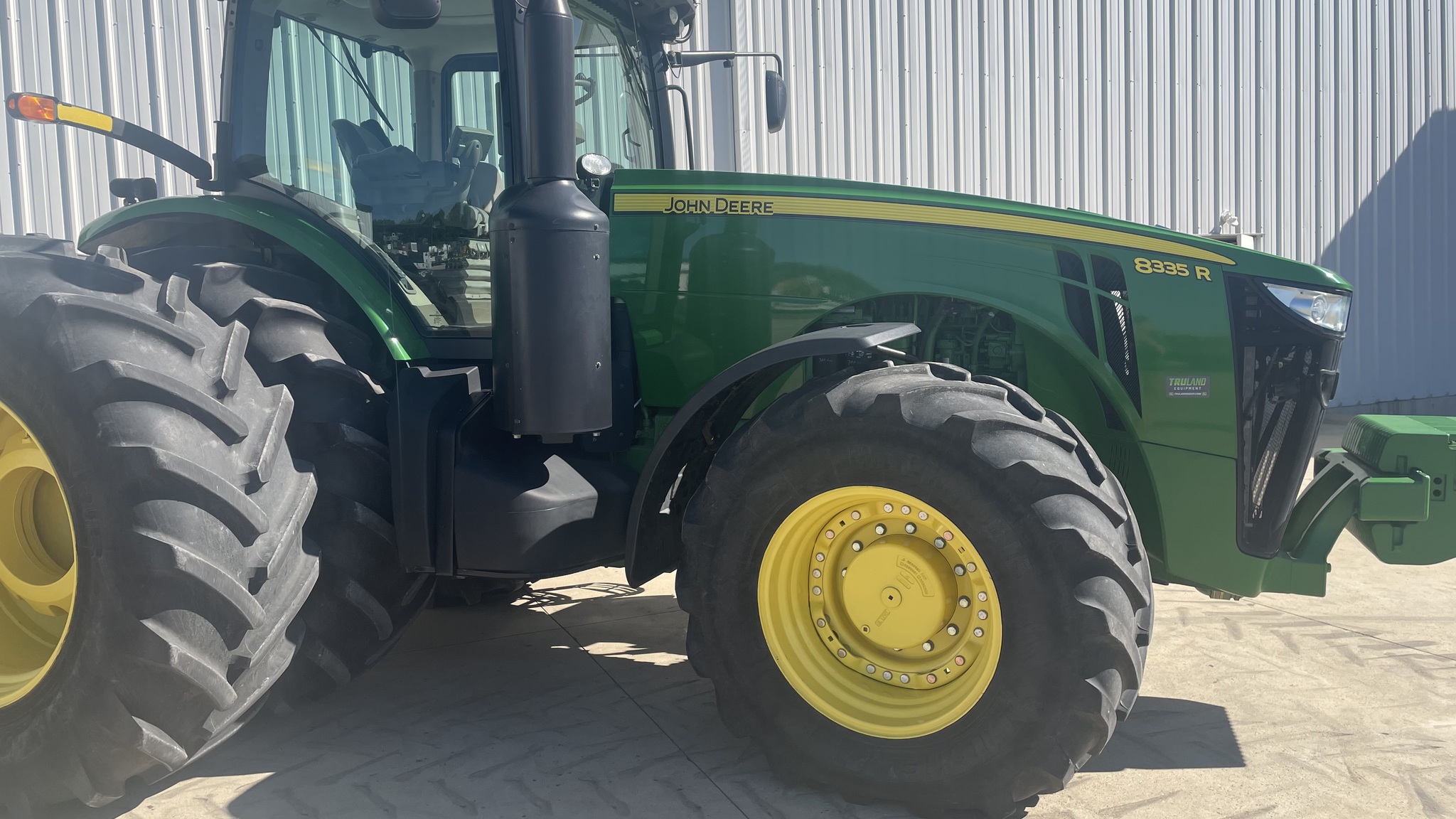 2011 John Deere 8335R Image 5