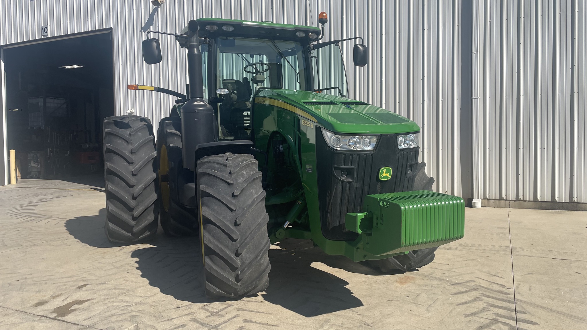 2011 John Deere 8335R Image 4