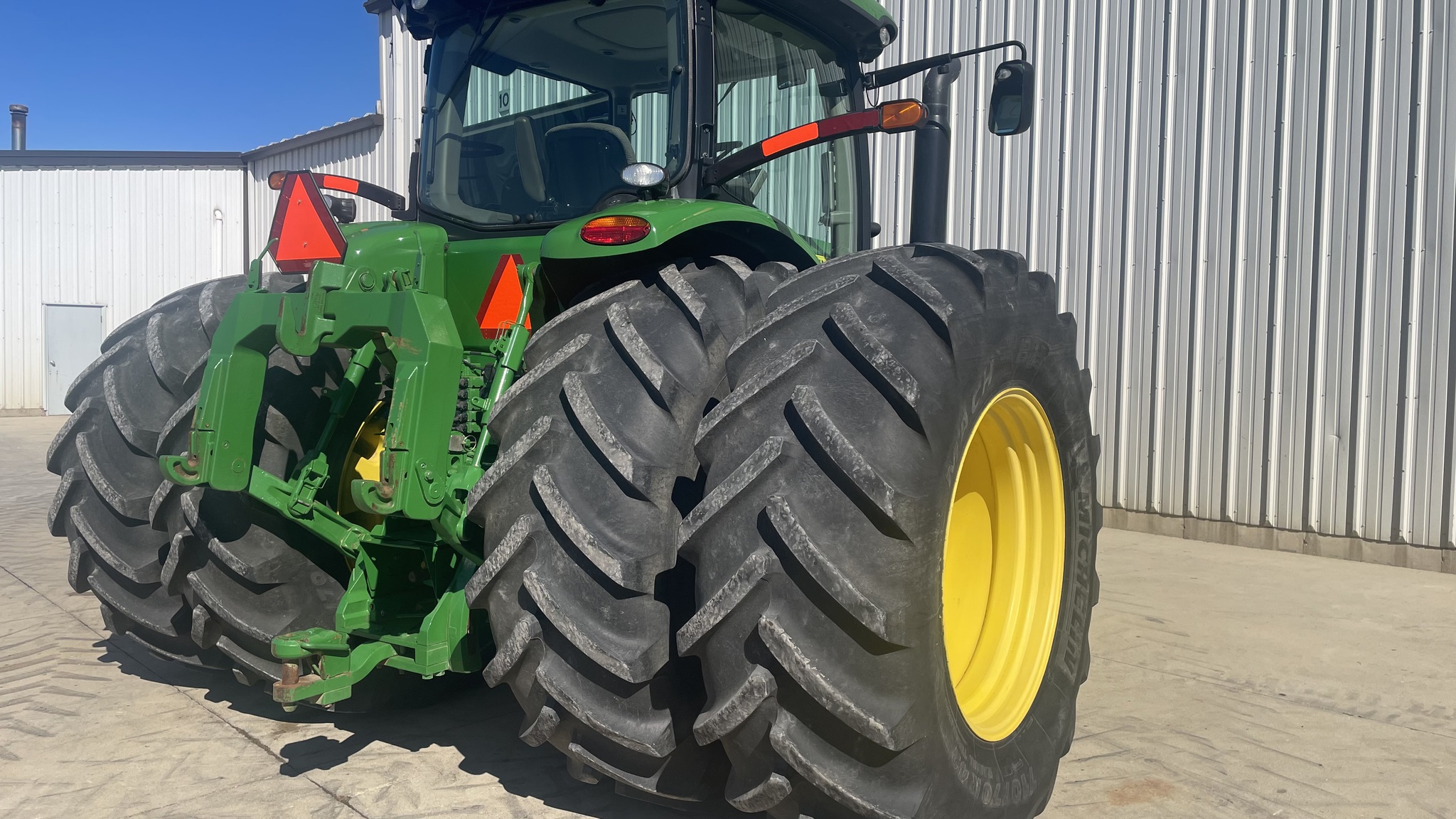 2011 John Deere 8335R Image 8