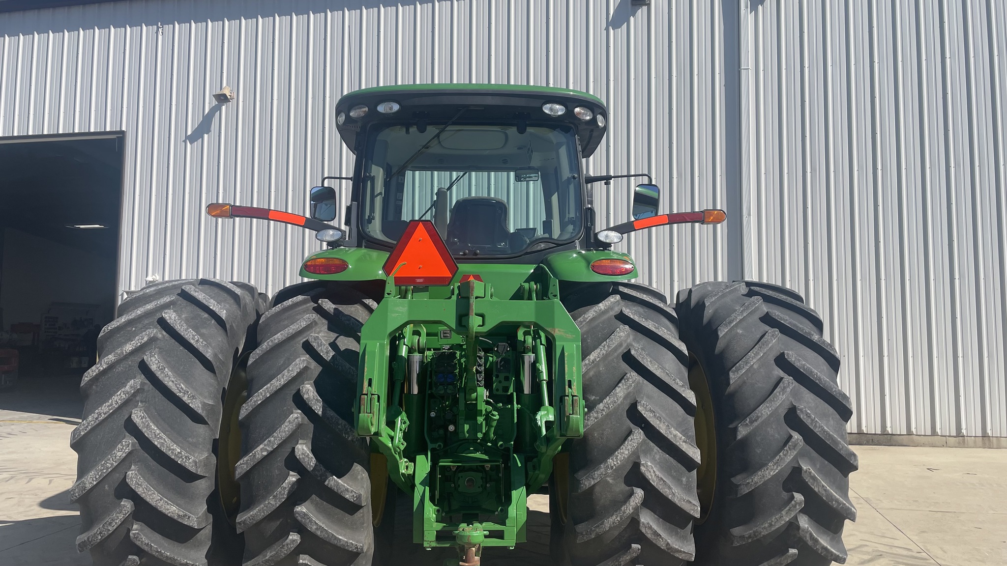 2011 John Deere 8335R Image 9