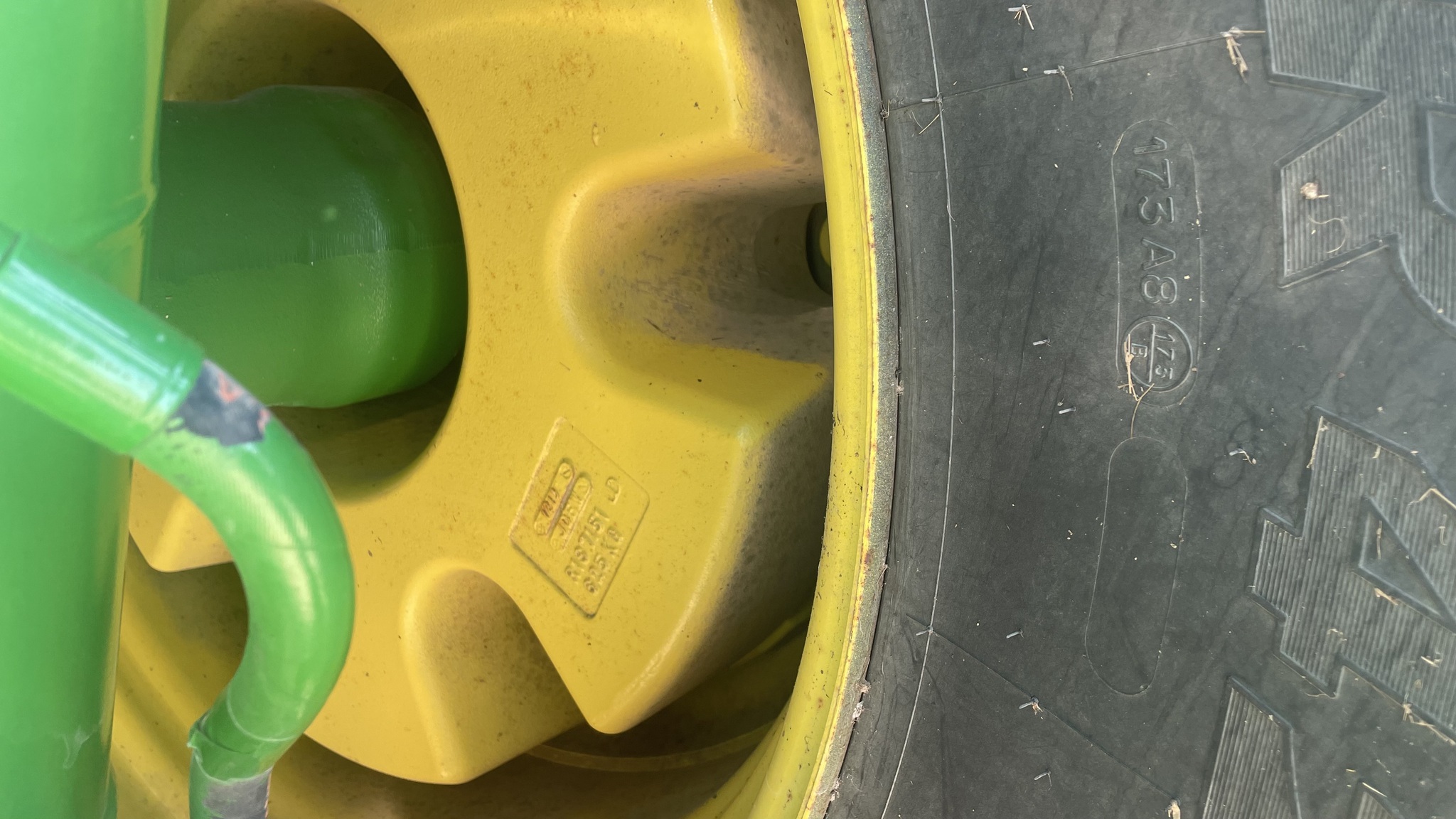 2011 John Deere 8335R Image 28