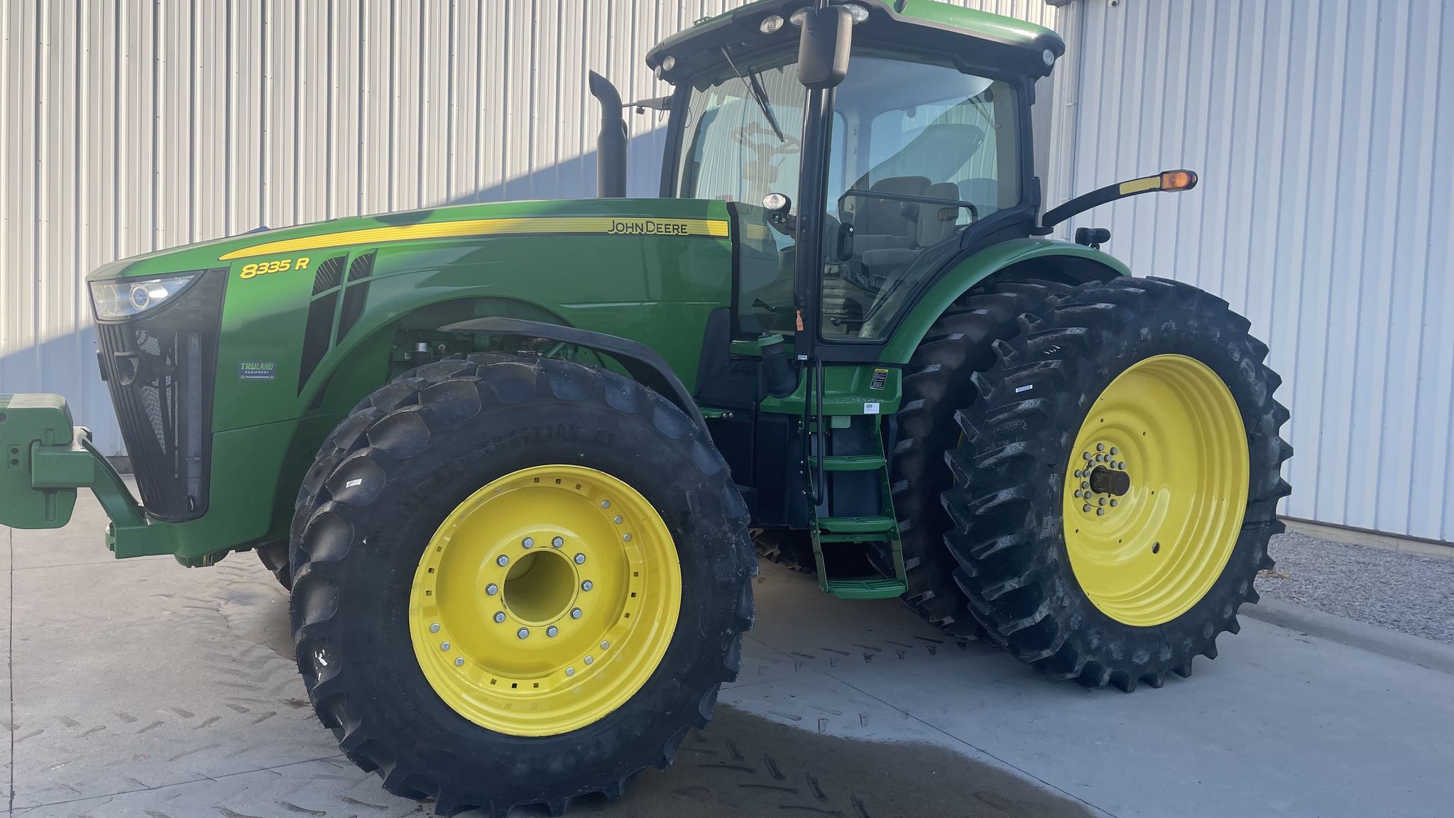 2011 John Deere 8335R Image 1
