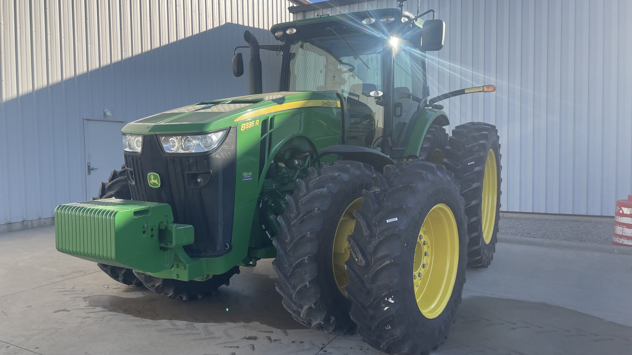2011 John Deere 8335R Image 2