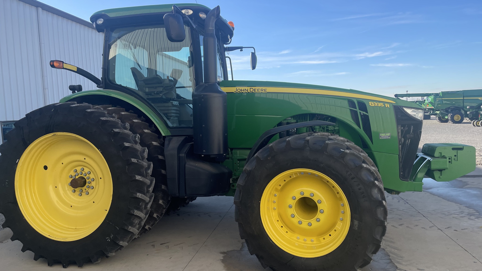 2011 John Deere 8335R Image 3