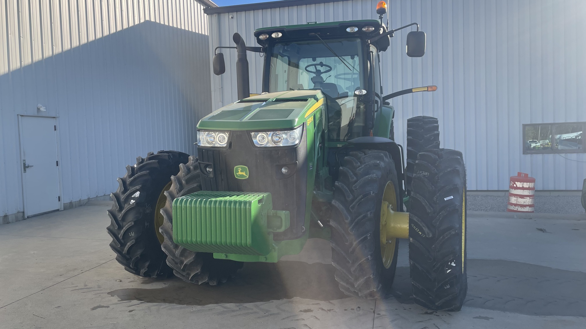 2011 John Deere 8335R Image 7