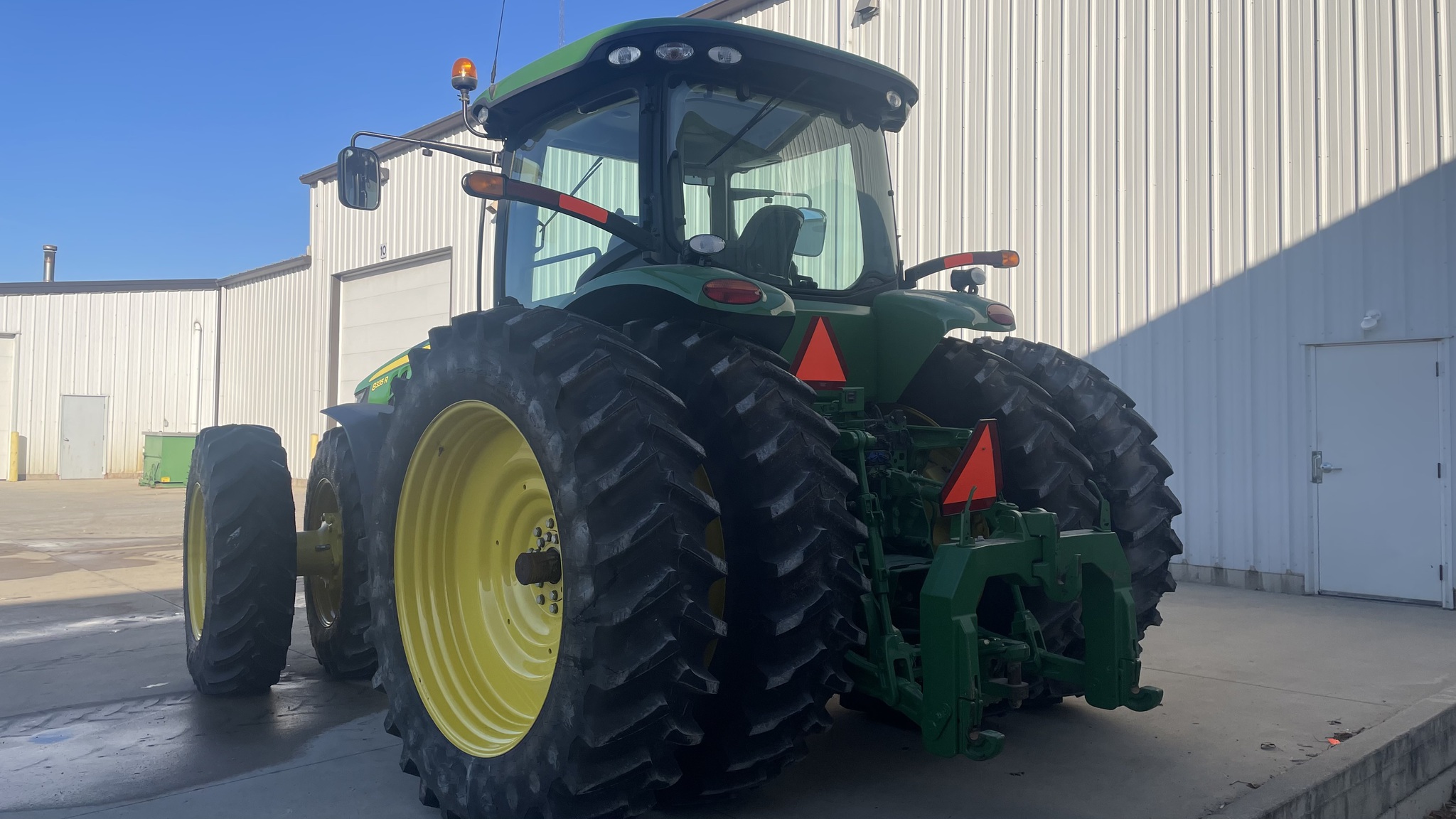 2011 John Deere 8335R Image 5
