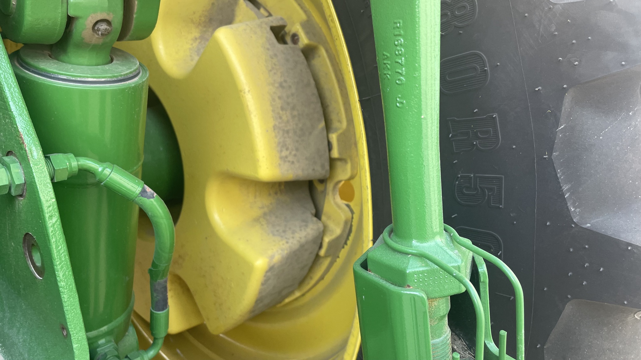 2011 John Deere 8335R Image 22