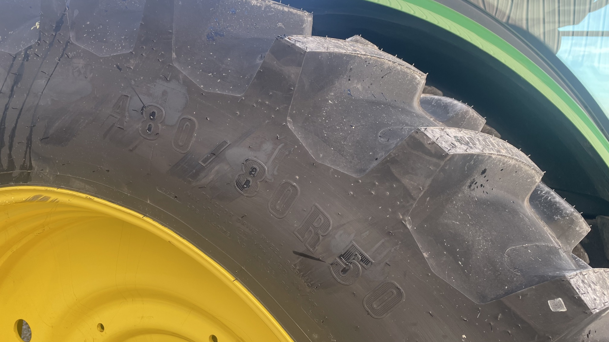 2011 John Deere 8335R Image 10