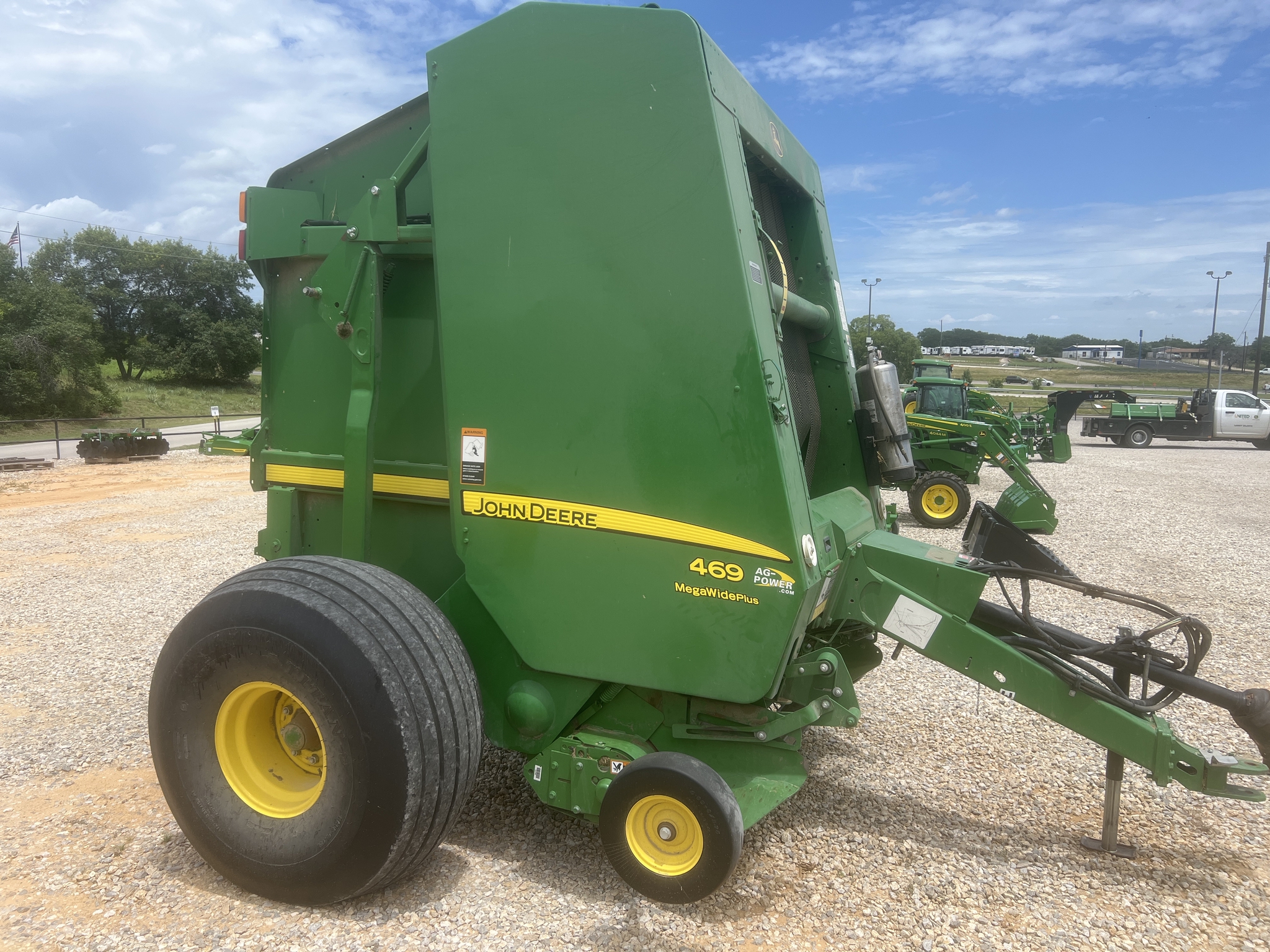 2016 John Deere 469 Image 3