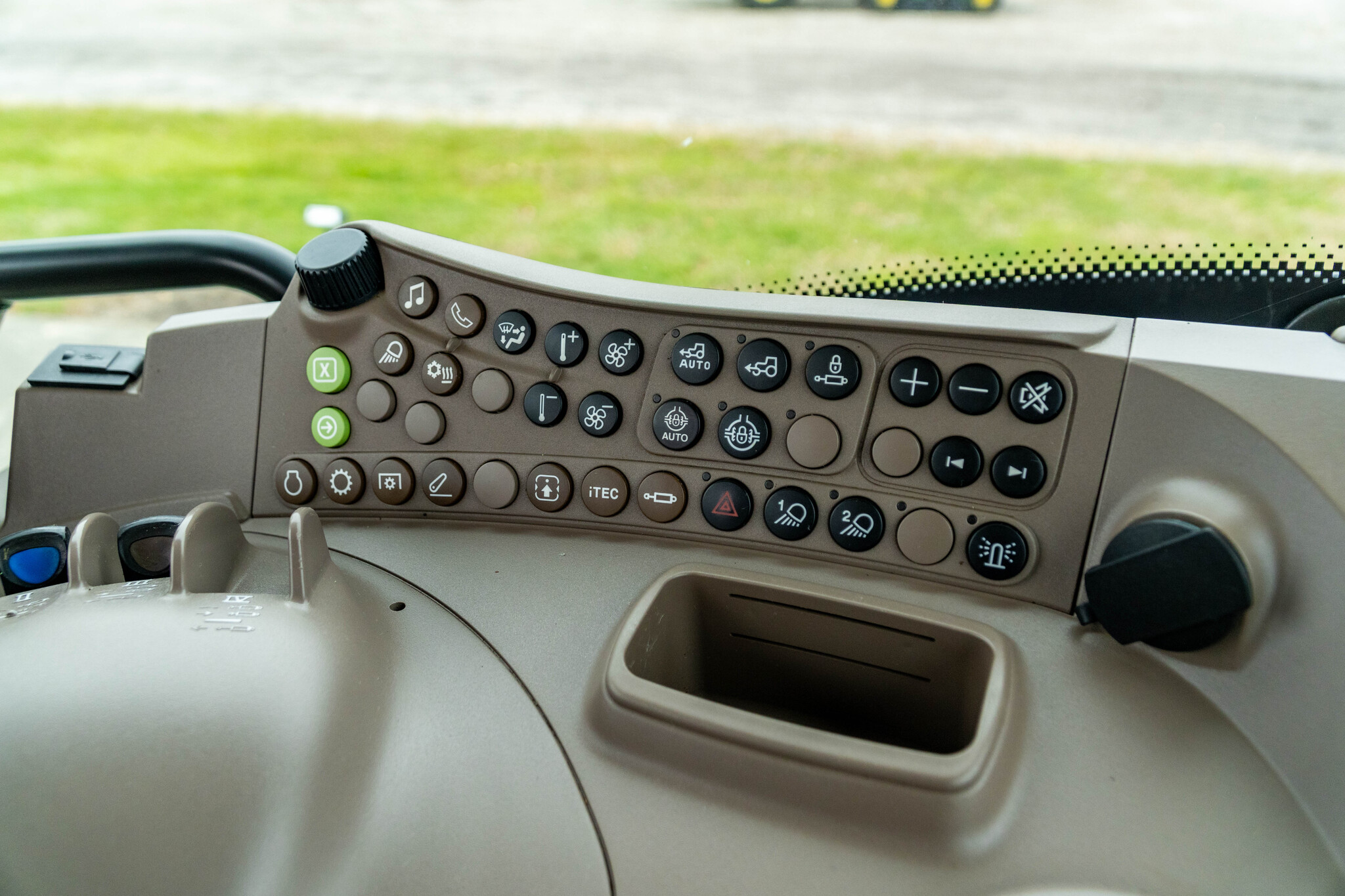 Used 2015 John Deere 6110R Utility Tractors at Koenig Equipment in Anna, OH - PhotoXL28