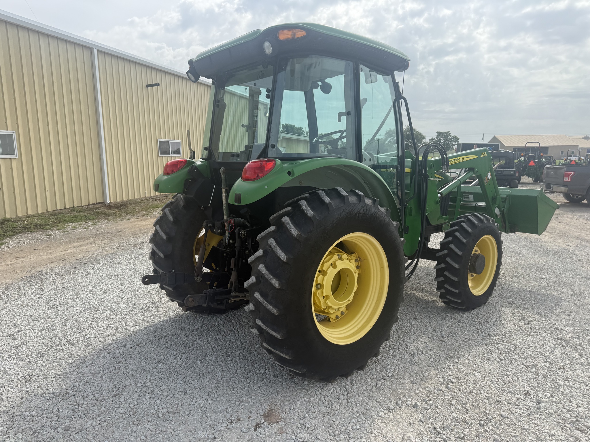 2009 John Deere 5083E Image 3