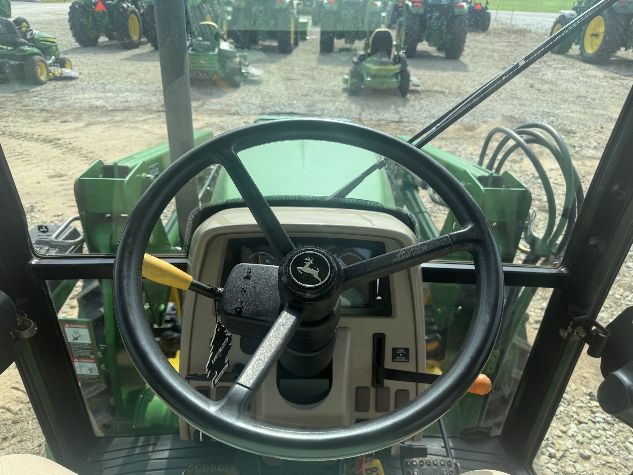 2009 John Deere 5083E Image 18