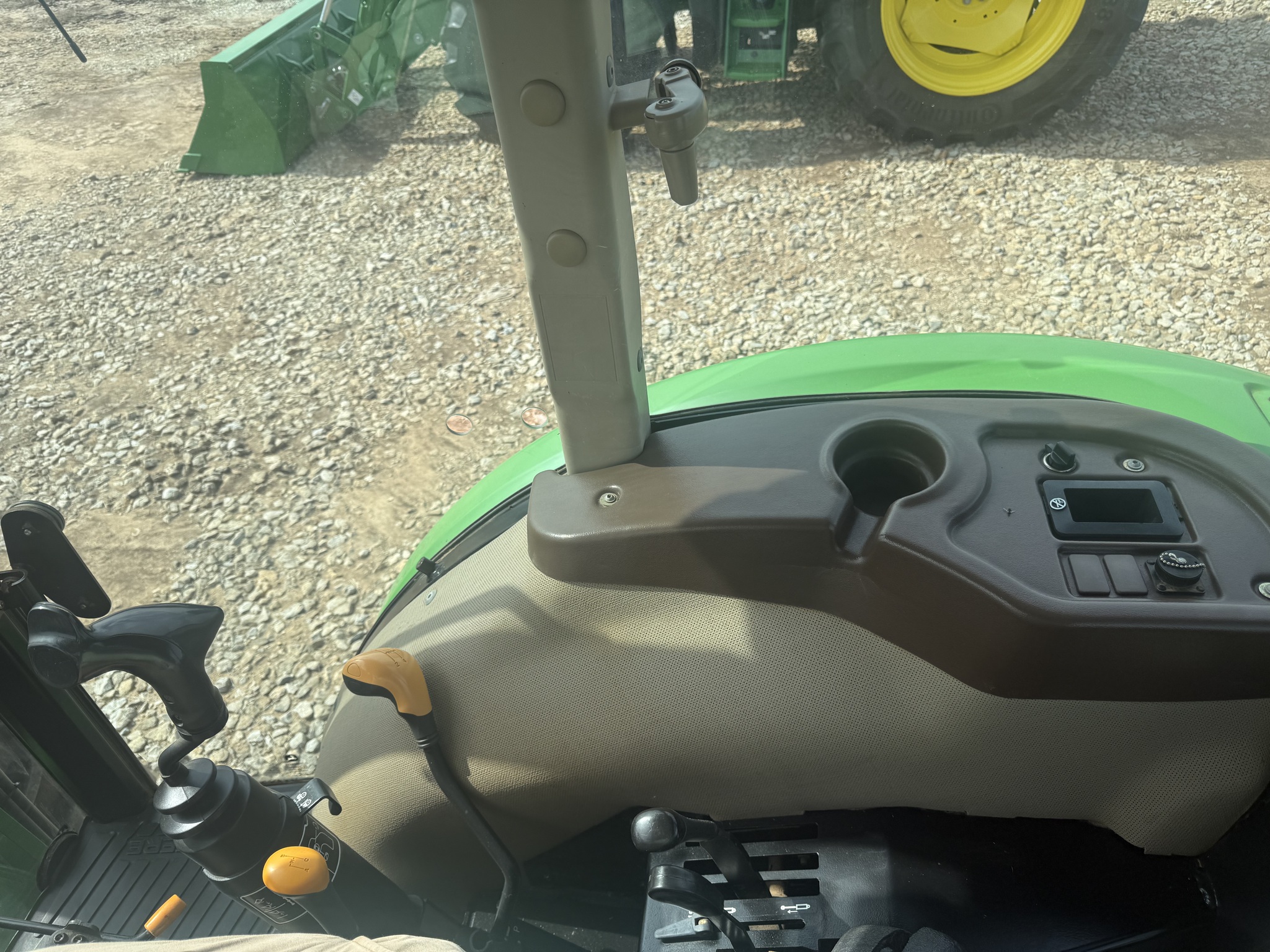 2009 John Deere 5083E Image 22