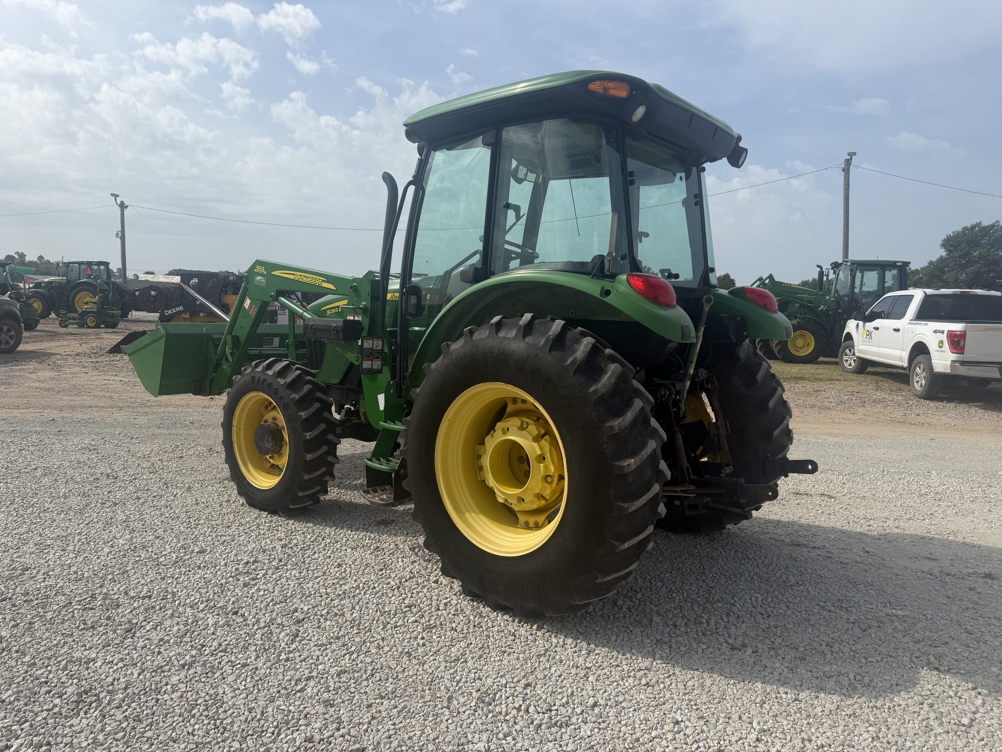 2009 John Deere 5083E Image 5