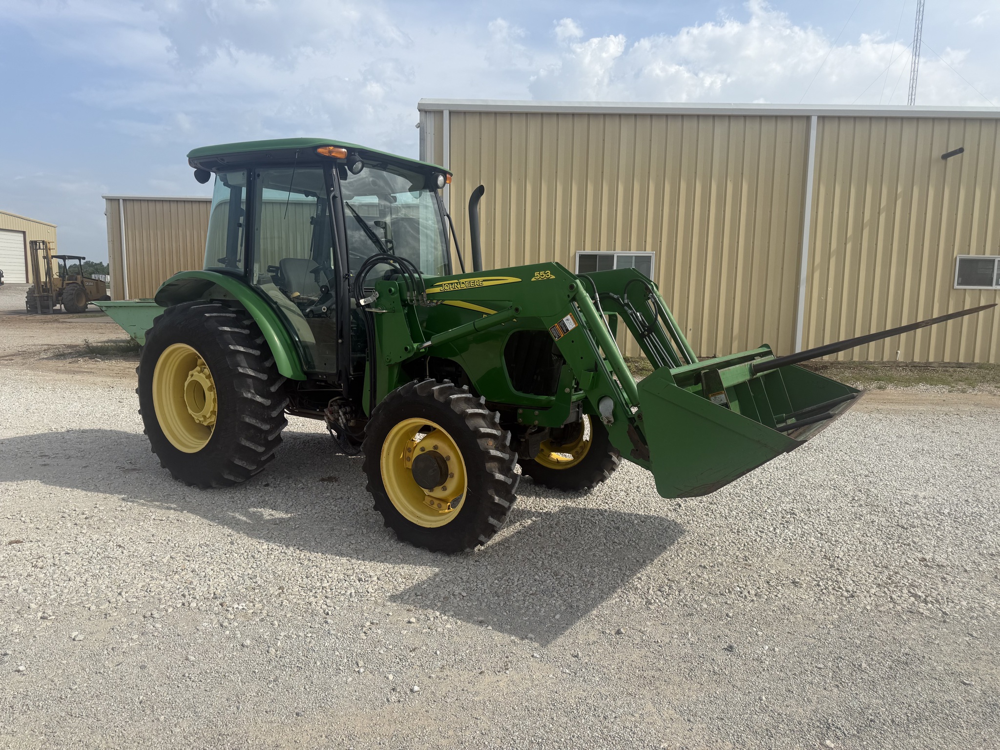 2009 John Deere 5083E Image 1