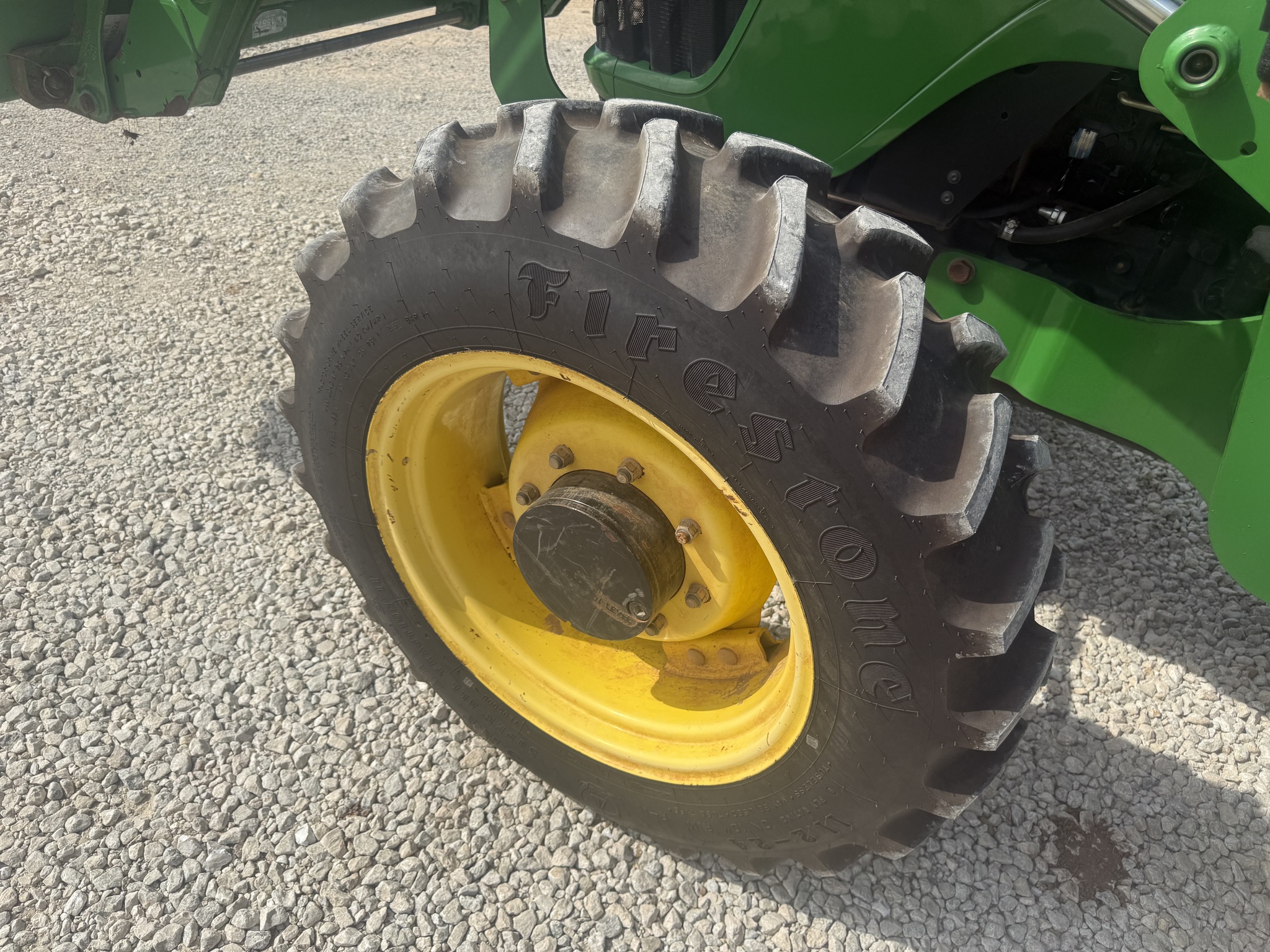 2009 John Deere 5083E Image 12