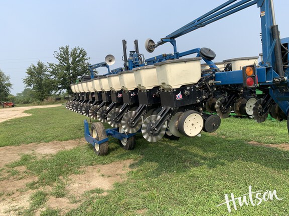Photo of 2000 Kinze 3600