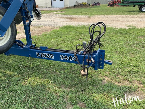 Photo of 2000 Kinze 3600