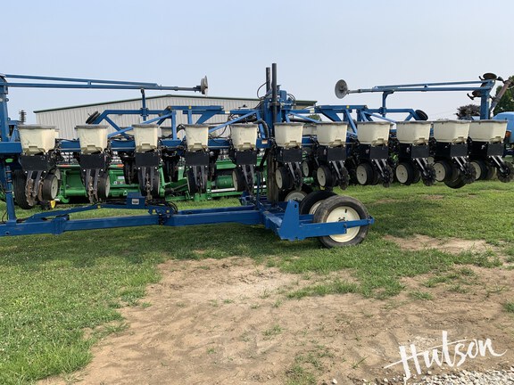 Photo of 2000 Kinze 3600
