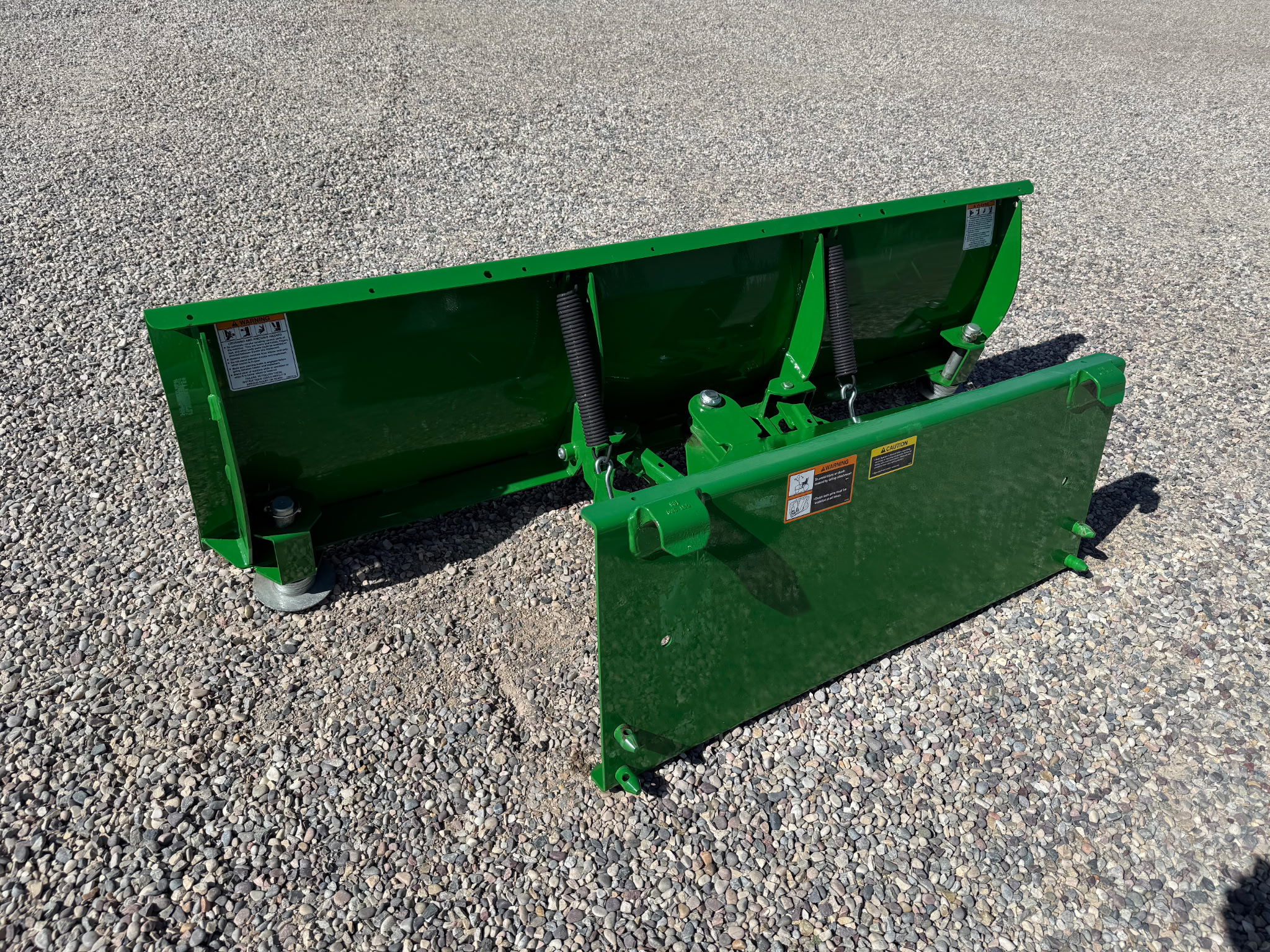 2023 John Deere 2032R Image 11