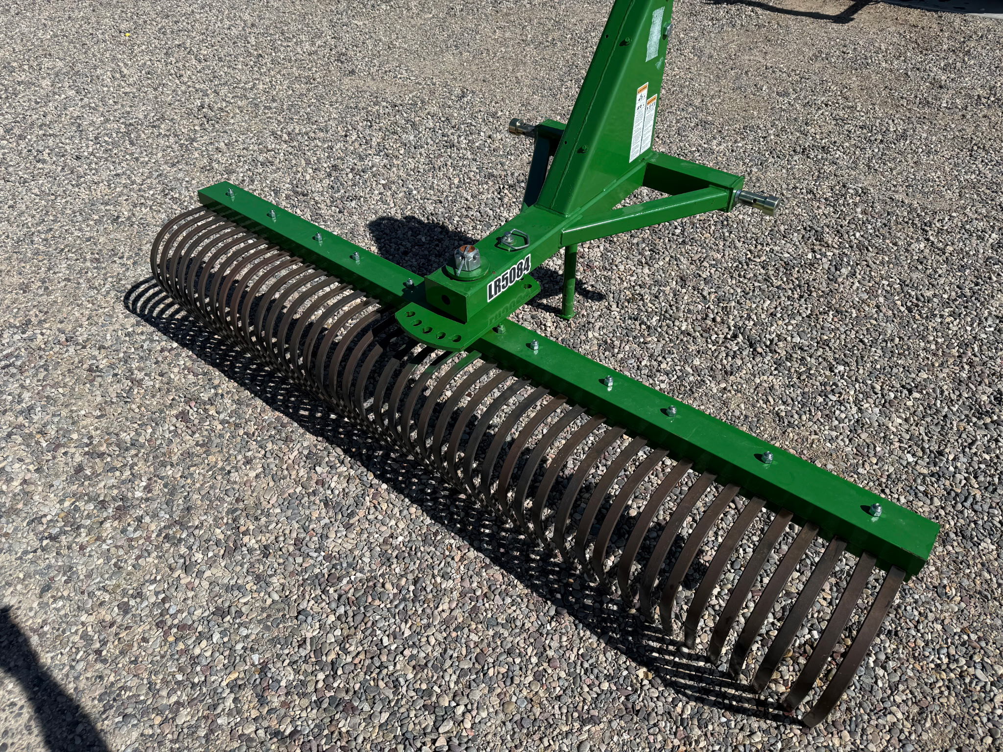 2023 John Deere 2032R Image 2