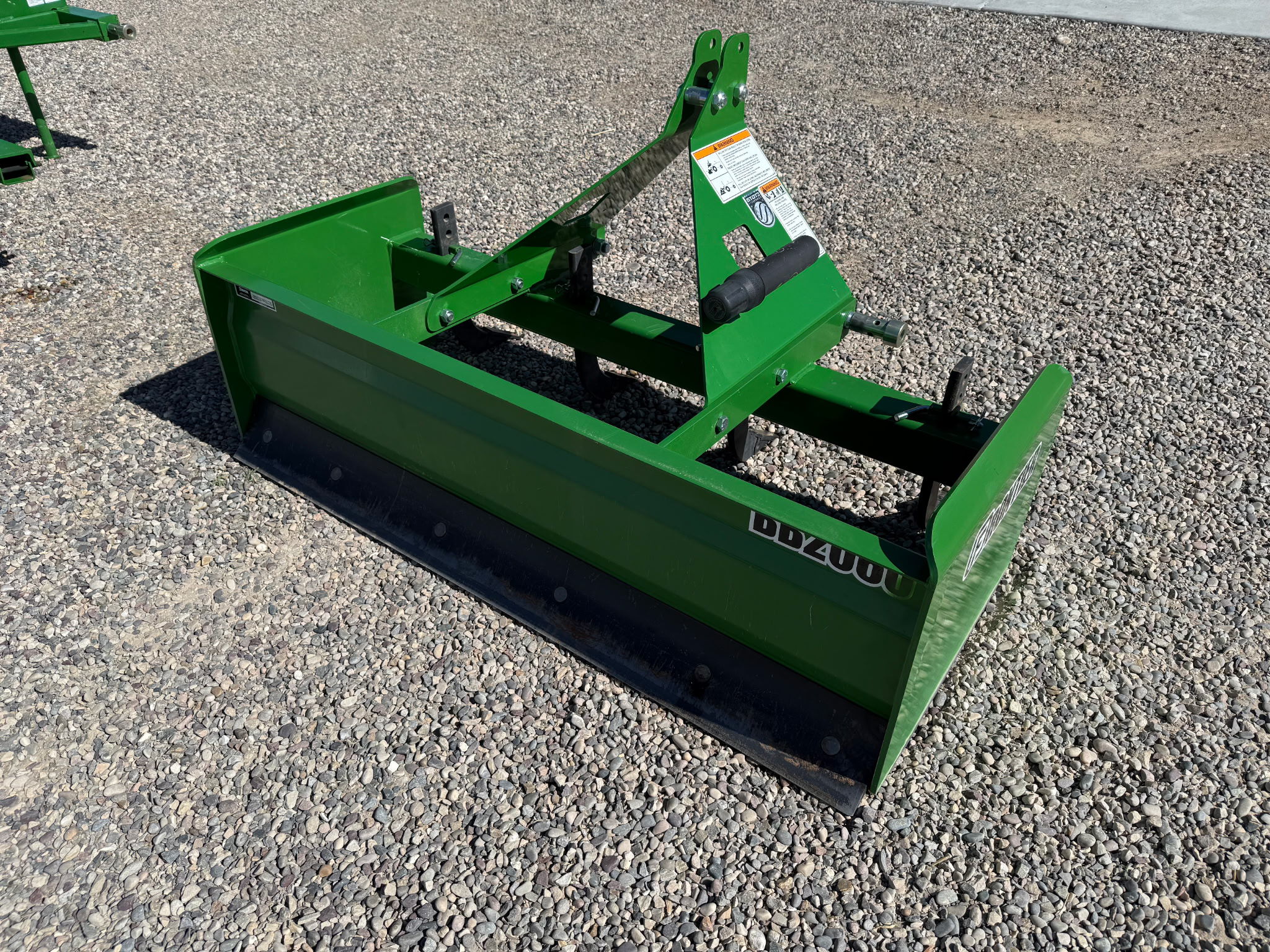 2023 John Deere 2032R Image 4