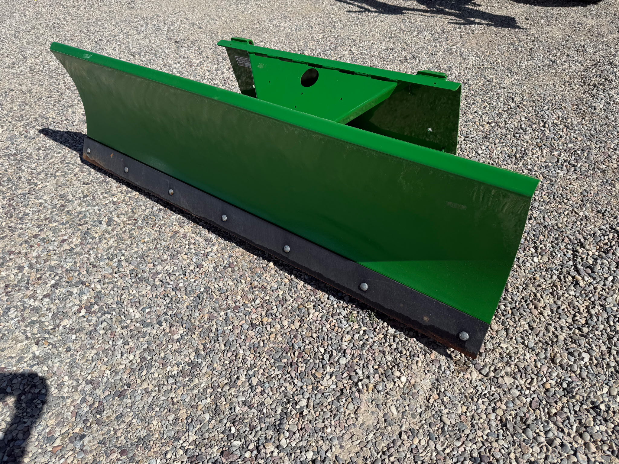 2023 John Deere 2032R Image 13