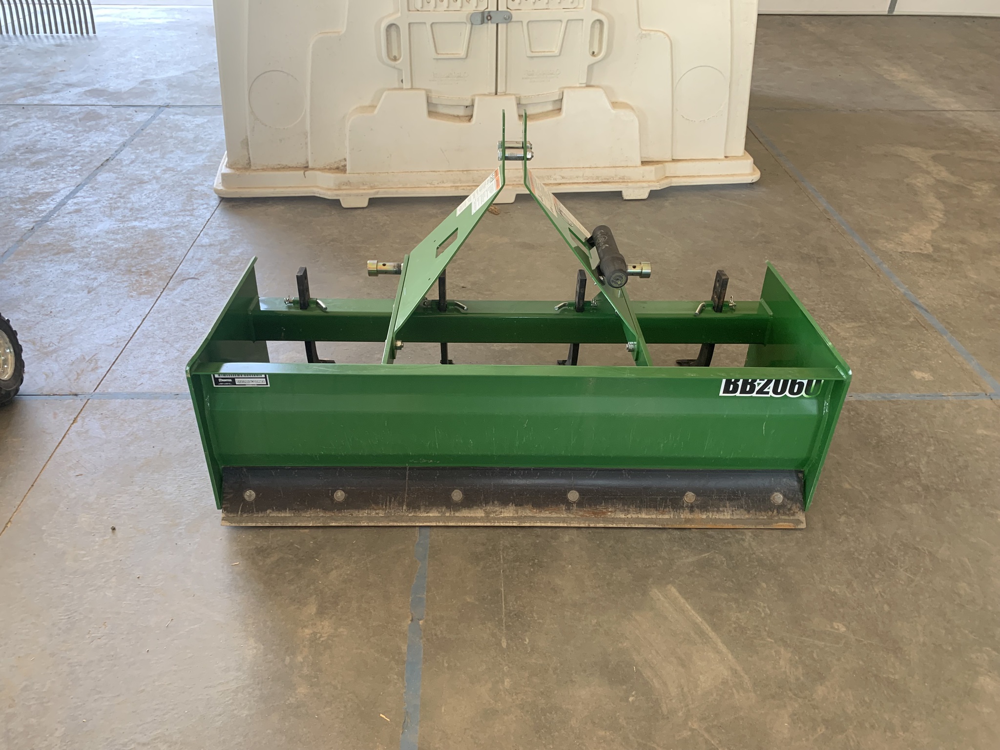 2023 John Deere 2032R Image 32