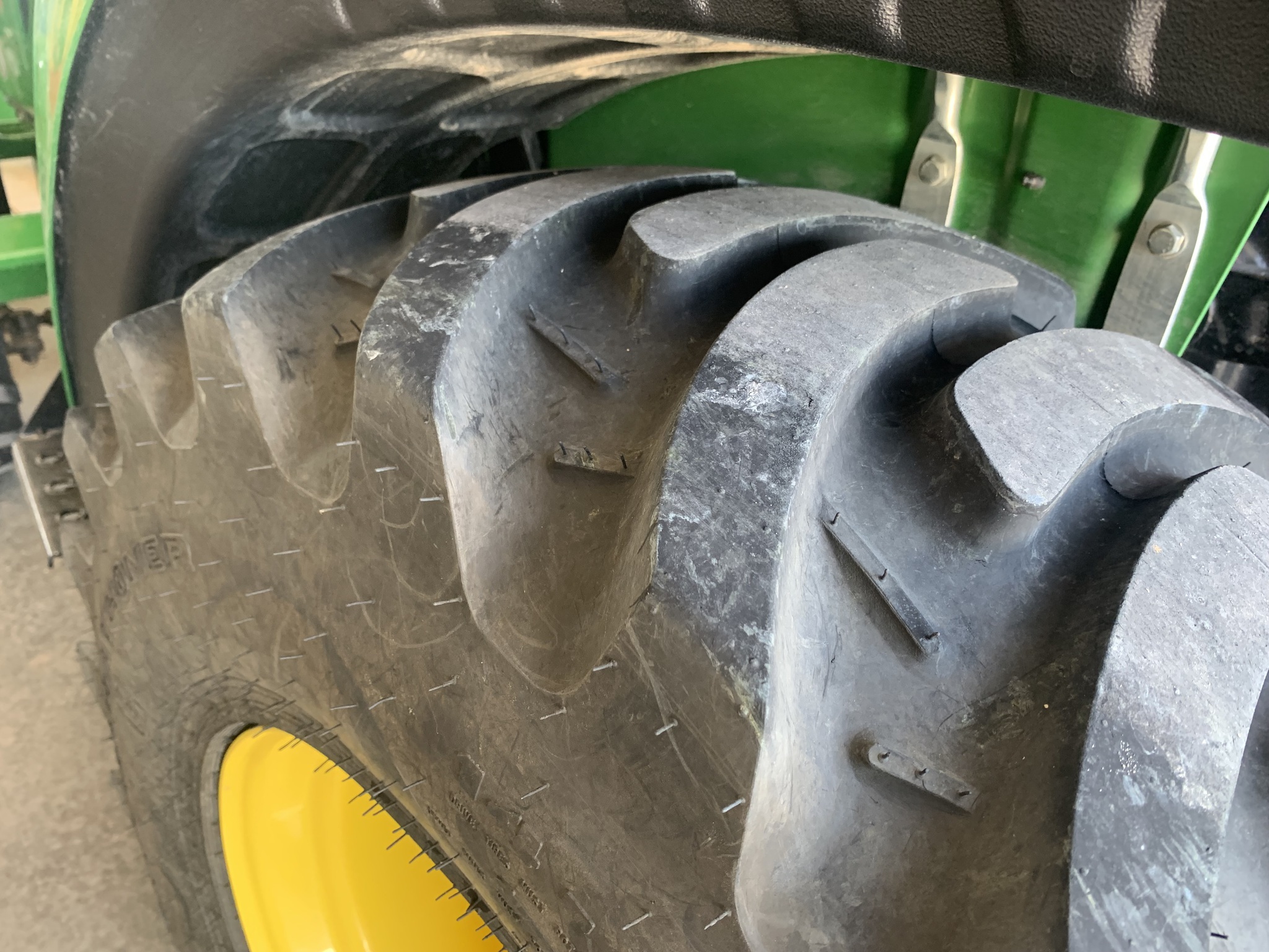 2023 John Deere 2032R Image 43