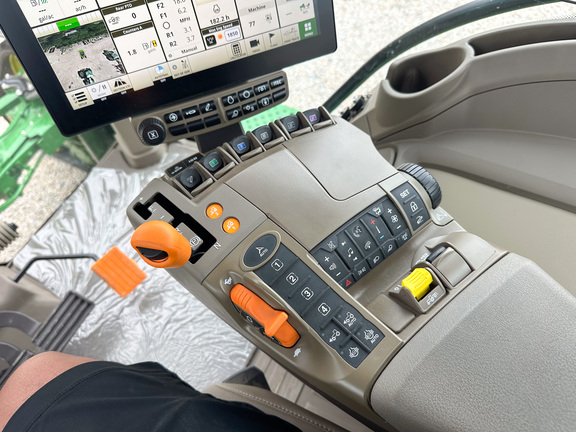 2025 John-Deere 8RX 340