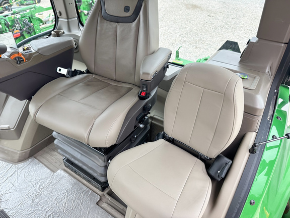 2025 John-Deere 8RX 340