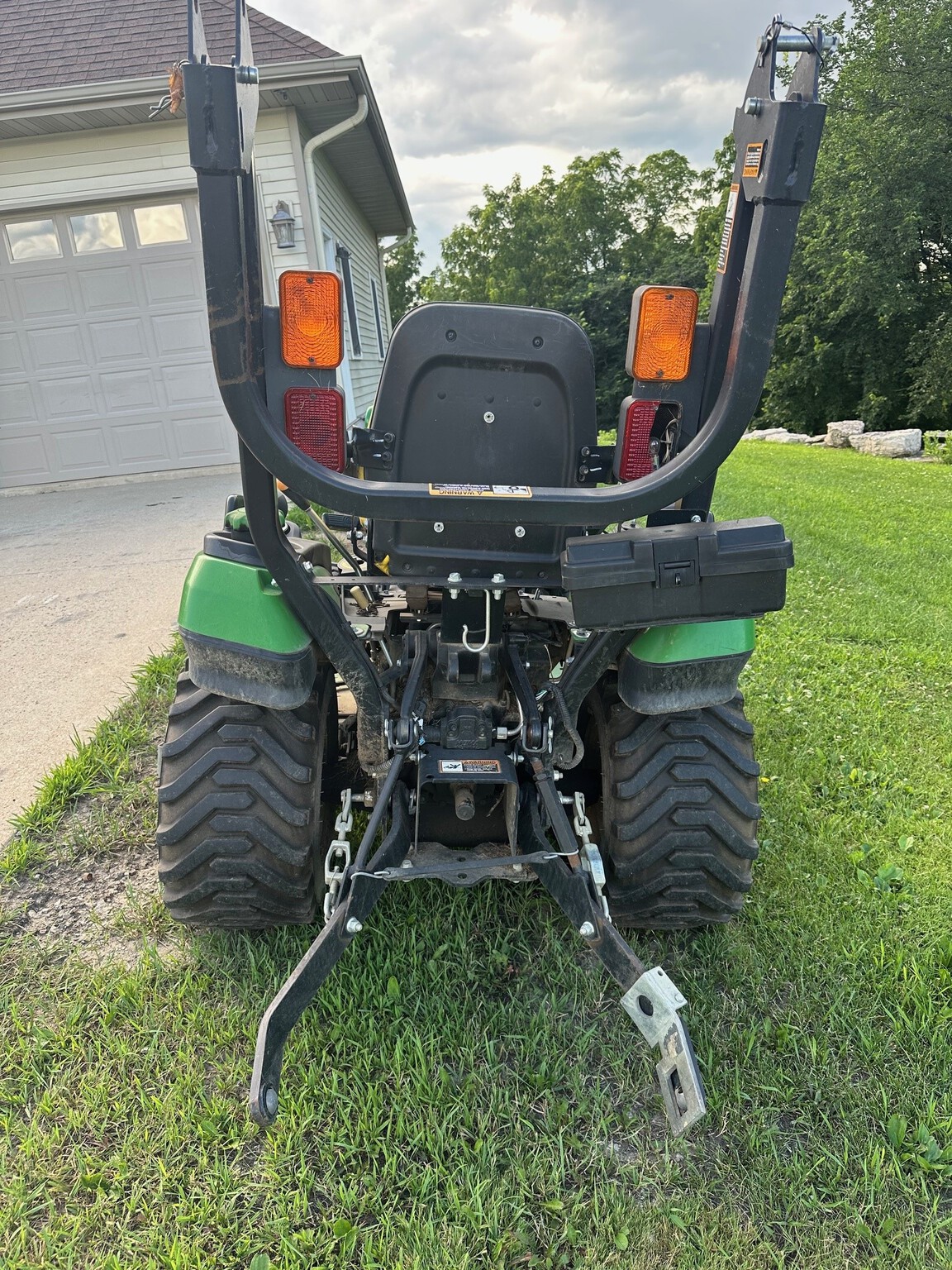 2016 John Deere 1025R Image 4