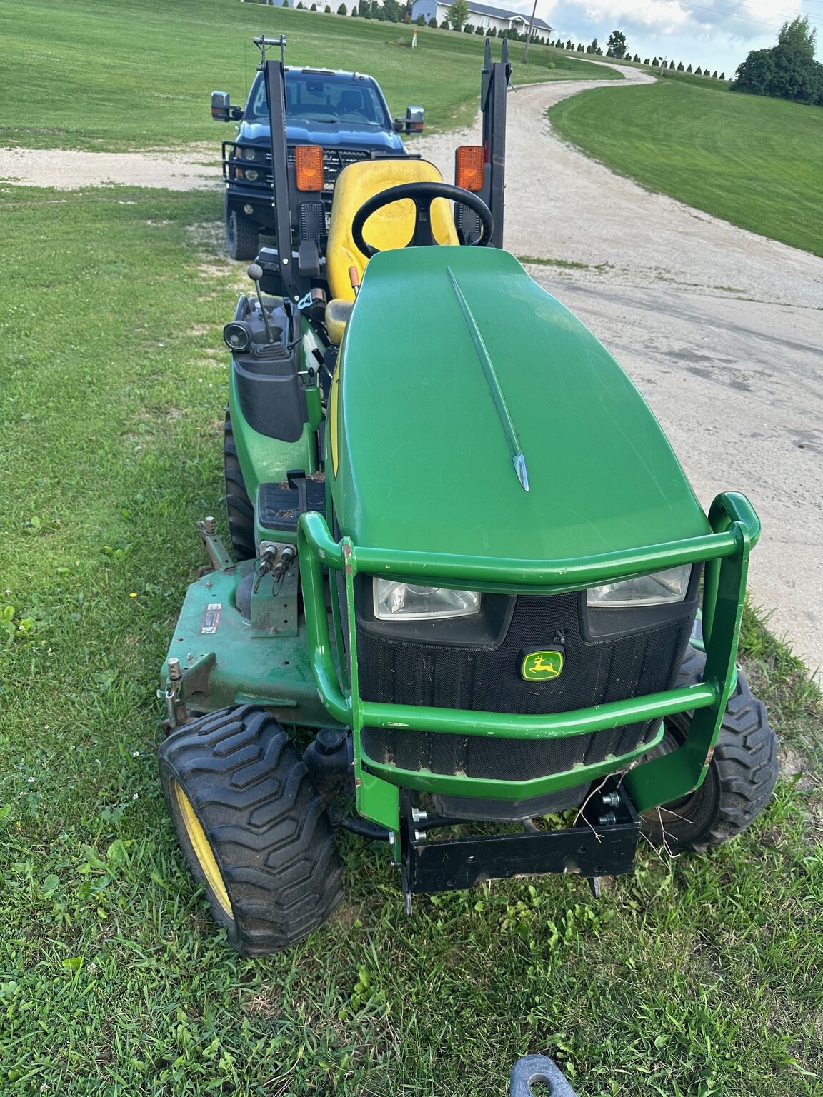 2016 John Deere 1025R Image 3