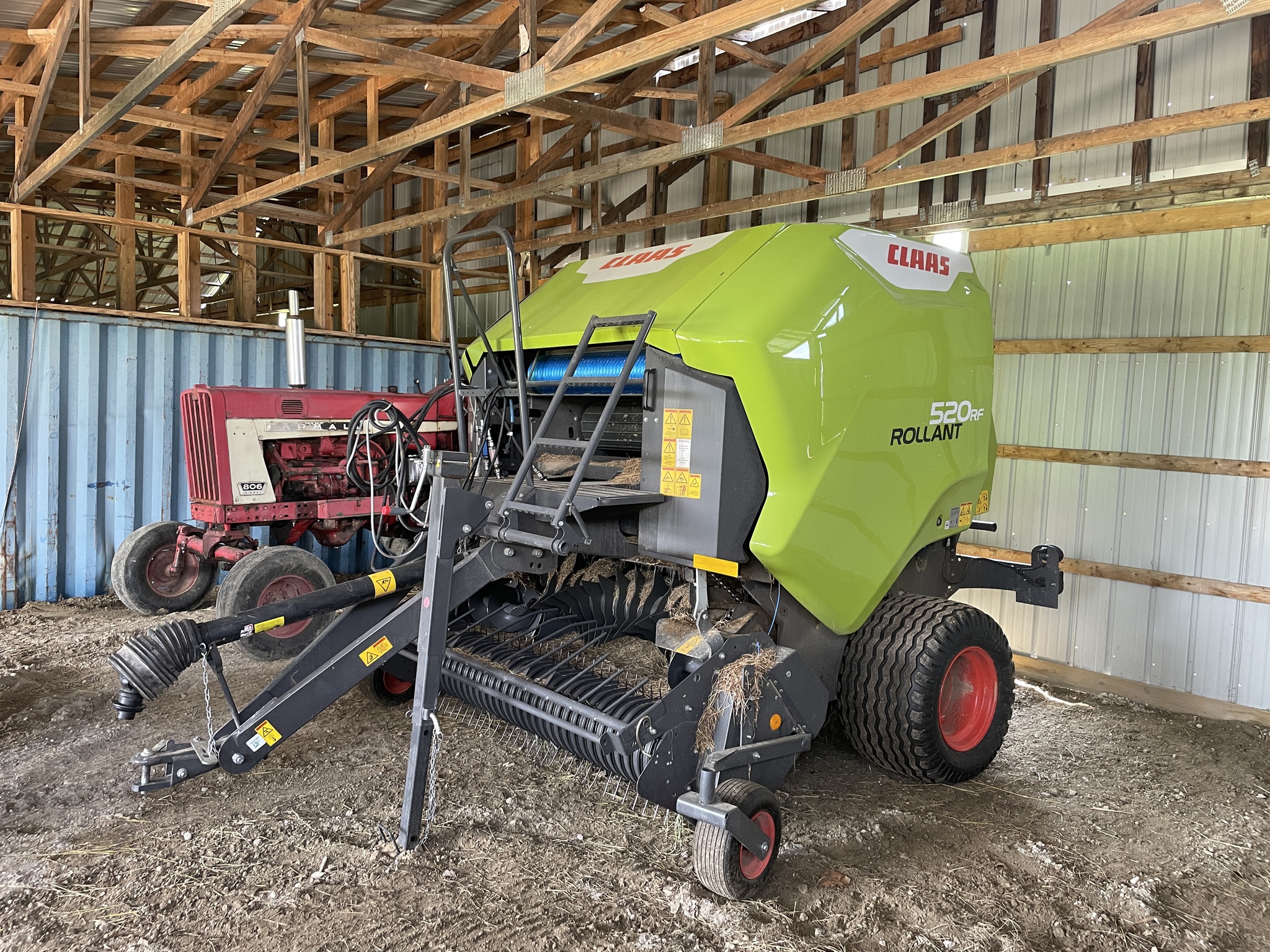2023 Claas 520RF Image 1