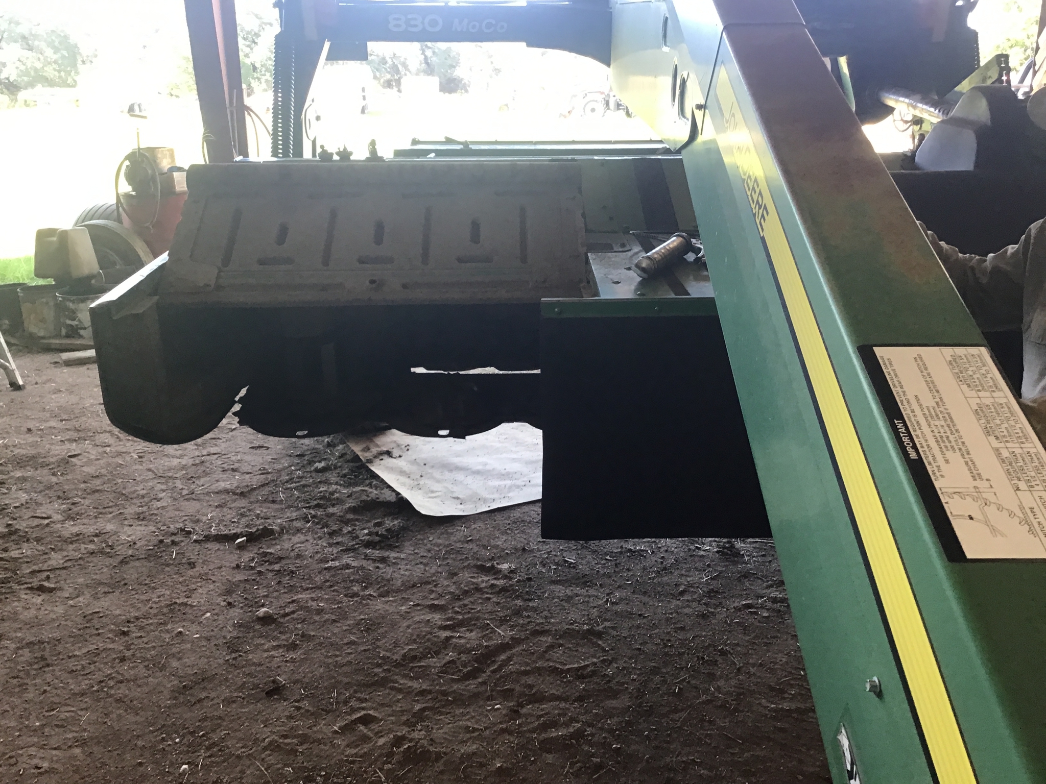 2016 John Deere 830 Image 32