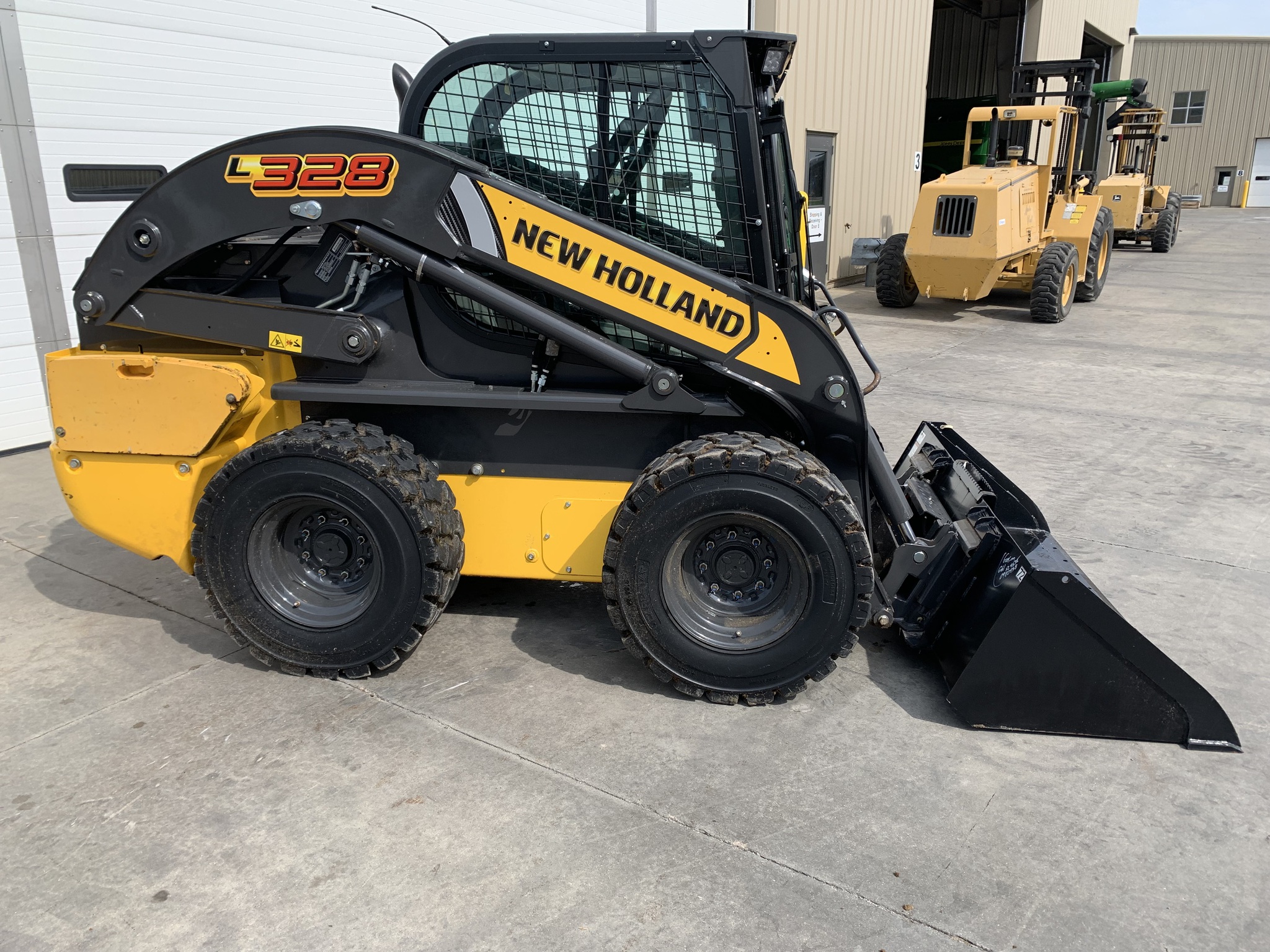 2025 New Holland L328 Image 2